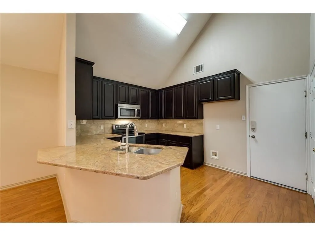 Single Family Residence For Rent in Collin County , 3032 Sawtooth Drive, Plano, Texas 75025, 3 Bedroom, 2 Bathroom, 2 Garage spaces, 1,454 Sqft, built in 1996, mls#21381623, Real Estate Agent in Plano, Homes For Rent in Collin county, Homes For Rent in Plano, Realtor in Plano Texas, Real Estate Brokerage Independent Realty Texas, Luminita Cordes Realtor