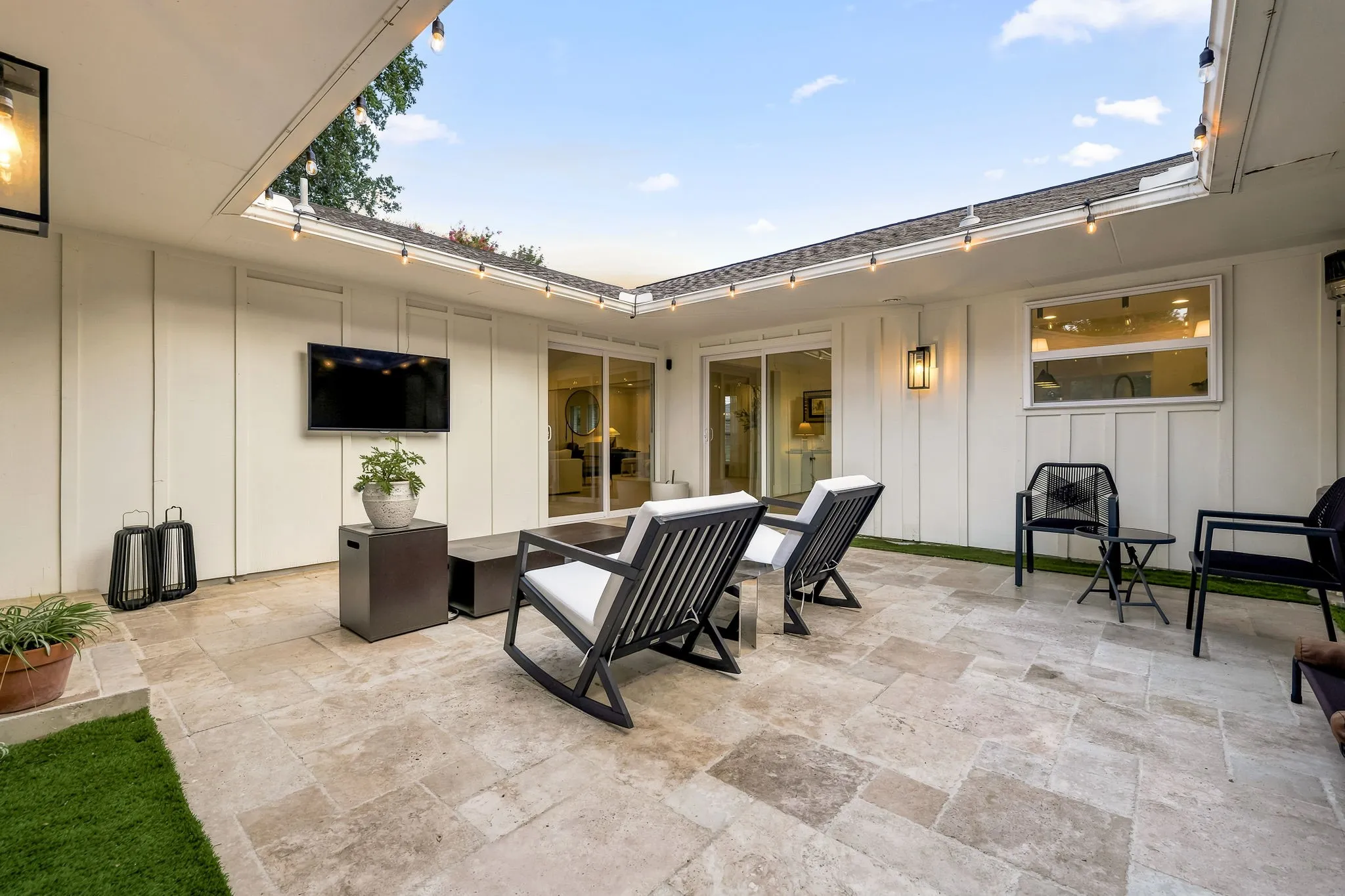 Single Family Residence For Sale in Dallas County , 7429 Tangleglen Drive, Dallas, Texas 75248, 4 Bedroom, 4 Bathroom, 2 Garage spaces, 2,491 Sqft, built in 1968, mls#21381055, Real Estate Agent in Dallas, Homes For Sale in Dallas county, Homes For Sale in Dallas, Realtor in Dallas Texas, Real Estate Brokerage Independent Realty Texas, Luminita Cordes Realtor