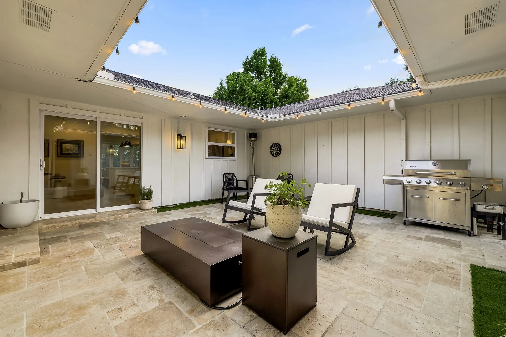 Single Family Residence For Sale in Dallas County , 7429 Tangleglen Drive, Dallas, Texas 75248, 4 Bedroom, 4 Bathroom, 2 Garage spaces, 2,491 Sqft, built in 1968, mls#21381055, Real Estate Agent in Dallas, Homes For Sale in Dallas county, Homes For Sale in Dallas, Realtor in Dallas Texas, Real Estate Brokerage Independent Realty Texas, Luminita Cordes Realtor