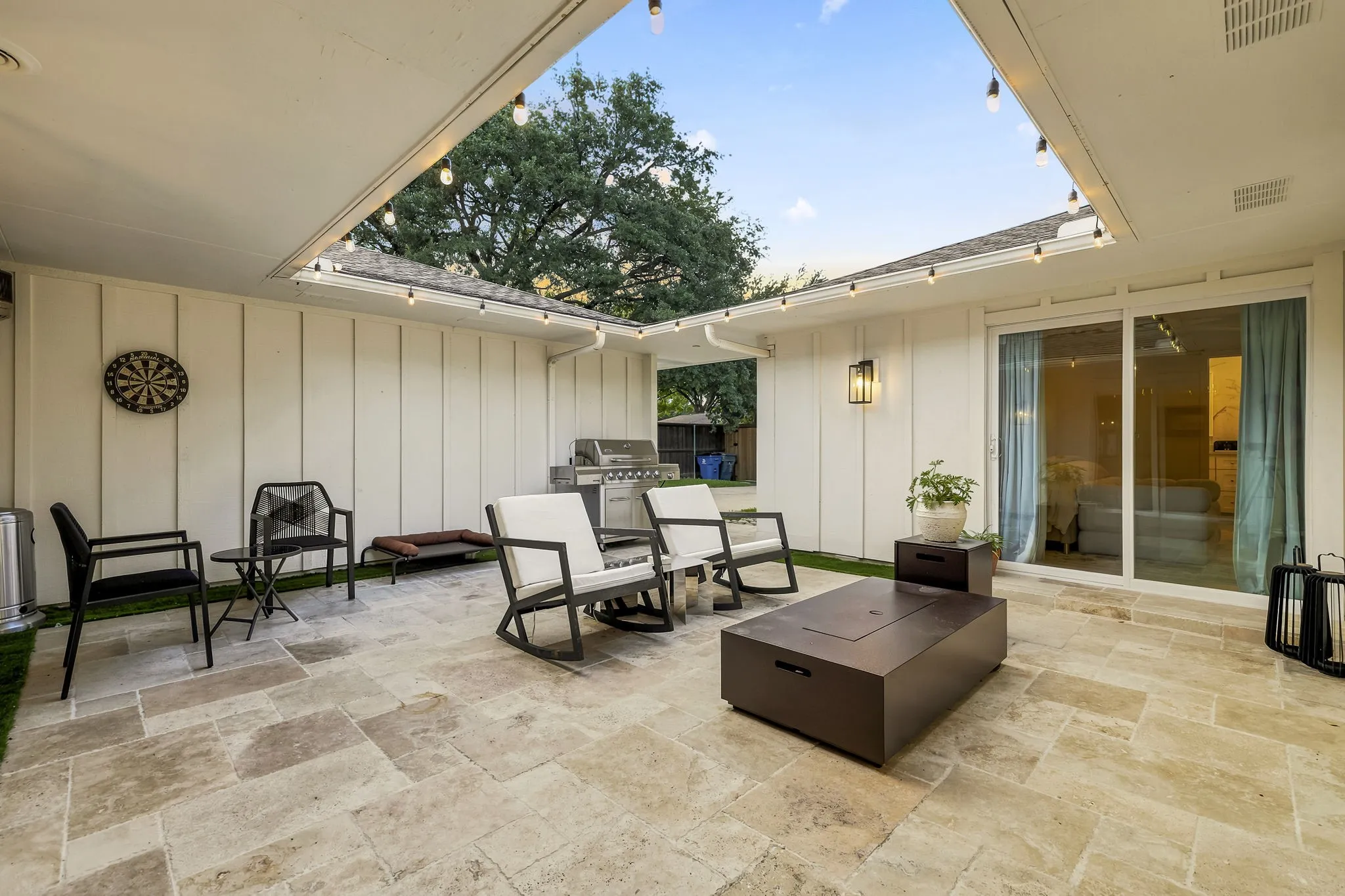Single Family Residence For Sale in Dallas County , 7429 Tangleglen Drive, Dallas, Texas 75248, 4 Bedroom, 4 Bathroom, 2 Garage spaces, 2,491 Sqft, built in 1968, mls#21381055, Real Estate Agent in Dallas, Homes For Sale in Dallas county, Homes For Sale in Dallas, Realtor in Dallas Texas, Real Estate Brokerage Independent Realty Texas, Luminita Cordes Realtor