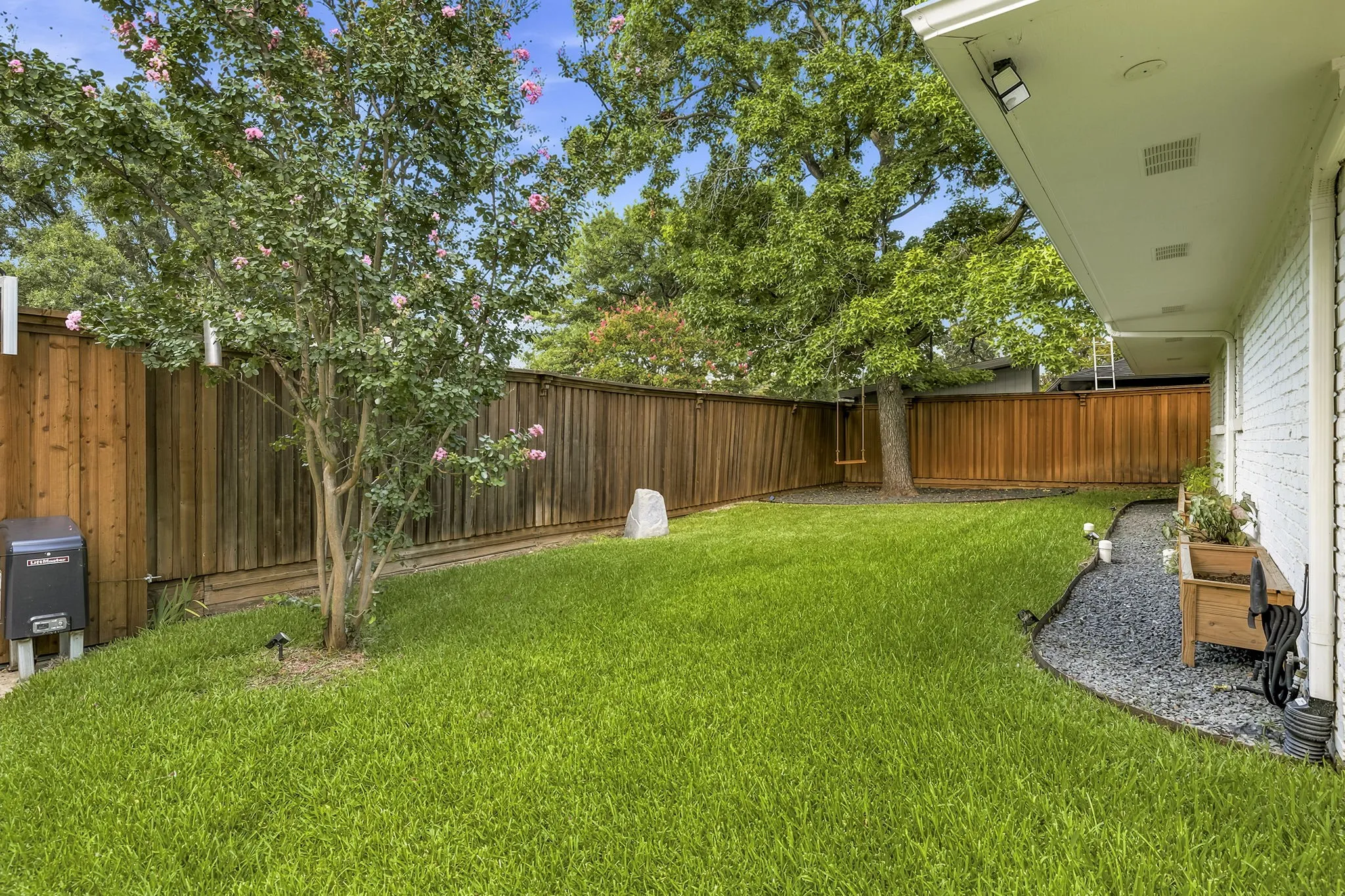 Single Family Residence For Sale in Dallas County , 7429 Tangleglen Drive, Dallas, Texas 75248, 4 Bedroom, 4 Bathroom, 2 Garage spaces, 2,491 Sqft, built in 1968, mls#21381055, Real Estate Agent in Dallas, Homes For Sale in Dallas county, Homes For Sale in Dallas, Realtor in Dallas Texas, Real Estate Brokerage Independent Realty Texas, Luminita Cordes Realtor