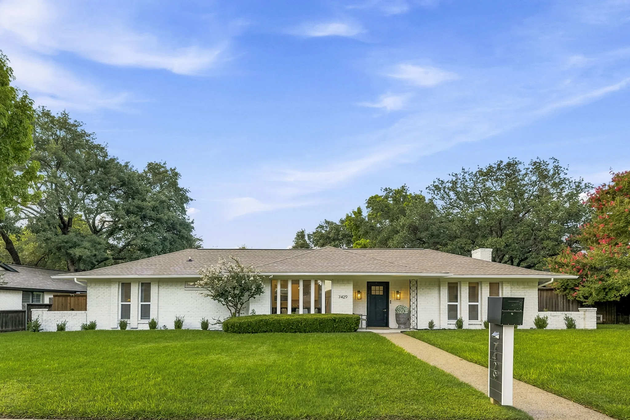 Single Family Residence For Sale in Dallas County , 7429 Tangleglen Drive, Dallas, Texas 75248, 4 Bedroom, 4 Bathroom, 2 Garage spaces, 2,491 Sqft, built in 1968, mls#21381055, Real Estate Agent in Dallas, Homes For Sale in Dallas county, Homes For Sale in Dallas, Realtor in Dallas Texas, Real Estate Brokerage Independent Realty Texas, Luminita Cordes Realtor
