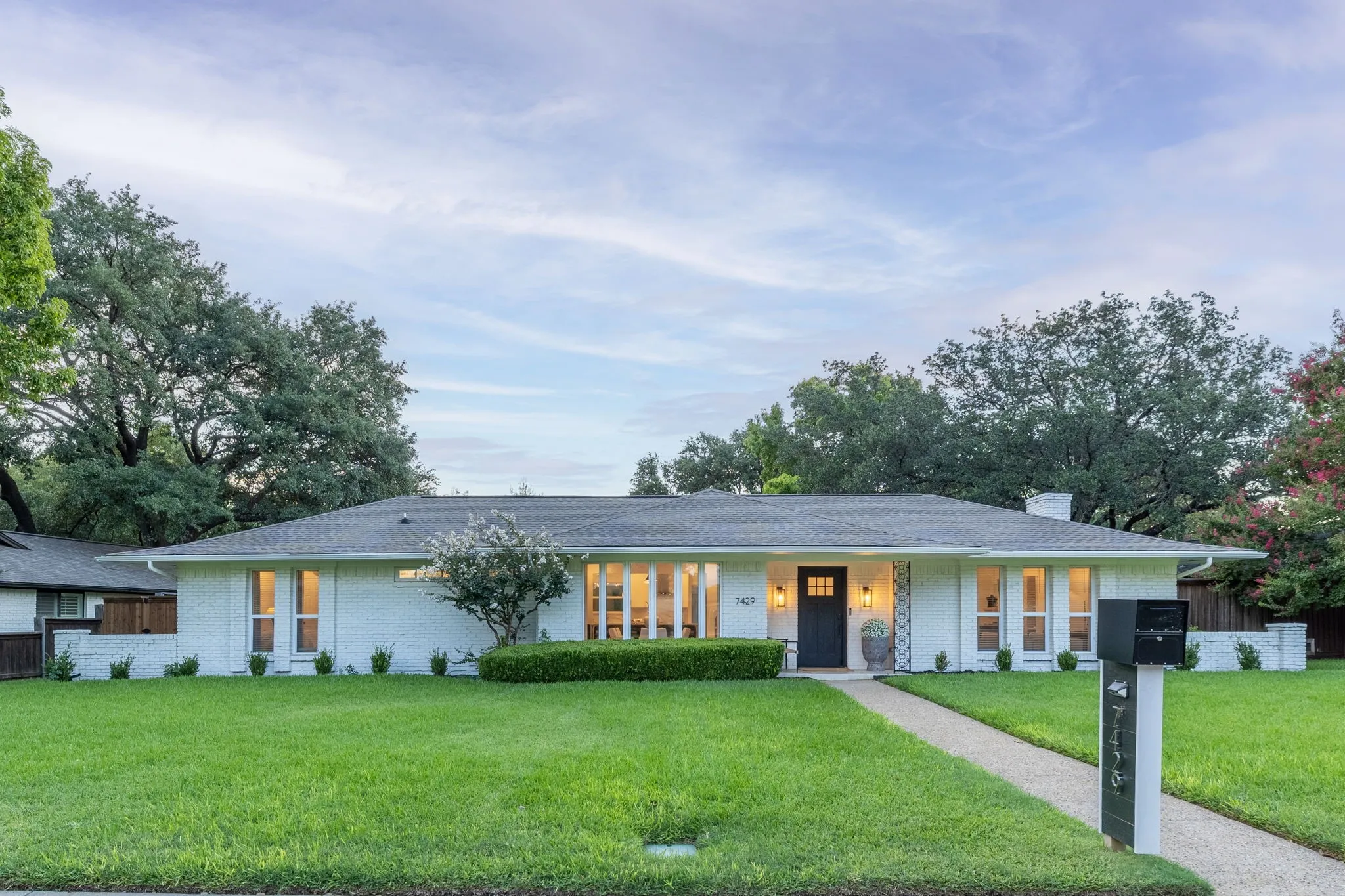 Single Family Residence For Sale in Dallas County , 7429 Tangleglen Drive, Dallas, Texas 75248, 4 Bedroom, 4 Bathroom, 2 Garage spaces, 2,491 Sqft, built in 1968, mls#21381055, Real Estate Agent in Dallas, Homes For Sale in Dallas county, Homes For Sale in Dallas, Realtor in Dallas Texas, Real Estate Brokerage Independent Realty Texas, Luminita Cordes Realtor