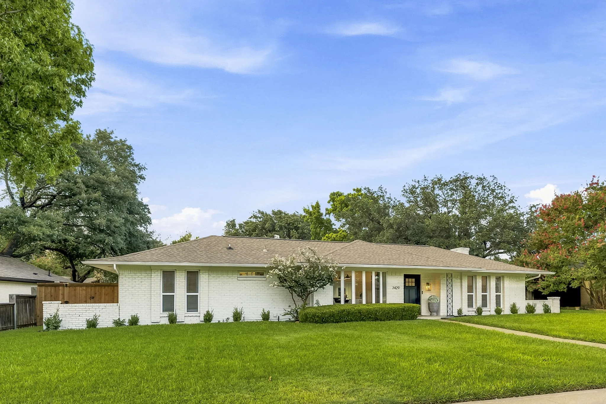 Single Family Residence For Sale in Dallas County , 7429 Tangleglen Drive, Dallas, Texas 75248, 4 Bedroom, 4 Bathroom, 2 Garage spaces, 2,491 Sqft, built in 1968, mls#21381055, Real Estate Agent in Dallas, Homes For Sale in Dallas county, Homes For Sale in Dallas, Realtor in Dallas Texas, Real Estate Brokerage Independent Realty Texas, Luminita Cordes Realtor