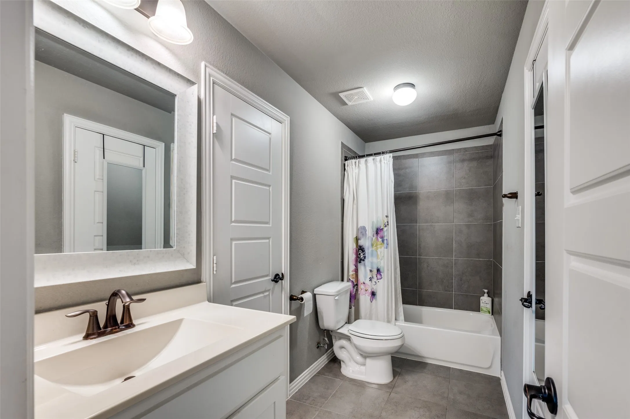 Single Family Residence For Rent in Tarrant County , 7213 W Nirvana Circle, North Richland Hills, Texas 76182, 4 Bedroom, 3 Bathroom, 2 Garage spaces, 2,875 Sqft, built in 2017, mls#21381566, Real Estate Agent in North Richland Hills, Homes For Rent in Tarrant county, Homes For Rent in North Richland Hills, Realtor in North Richland Hills Texas, Real Estate Brokerage Independent Realty Texas, Luminita Cordes Realtor