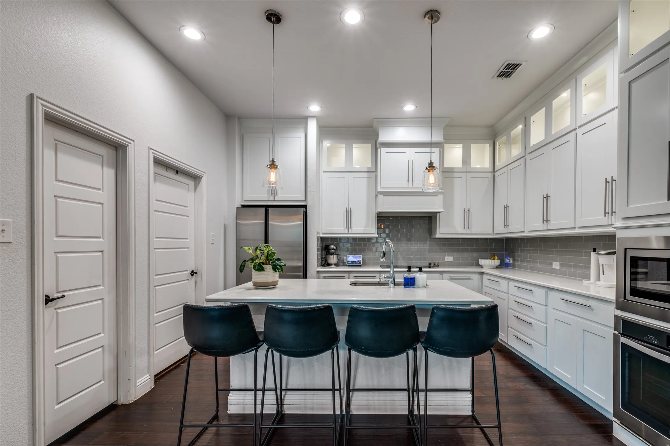 Single Family Residence For Rent in Tarrant County , 7213 W Nirvana Circle, North Richland Hills, Texas 76182, 4 Bedroom, 3 Bathroom, 2 Garage spaces, 2,875 Sqft, built in 2017, mls#21381566, Real Estate Agent in North Richland Hills, Homes For Rent in Tarrant county, Homes For Rent in North Richland Hills, Realtor in North Richland Hills Texas, Real Estate Brokerage Independent Realty Texas, Luminita Cordes Realtor