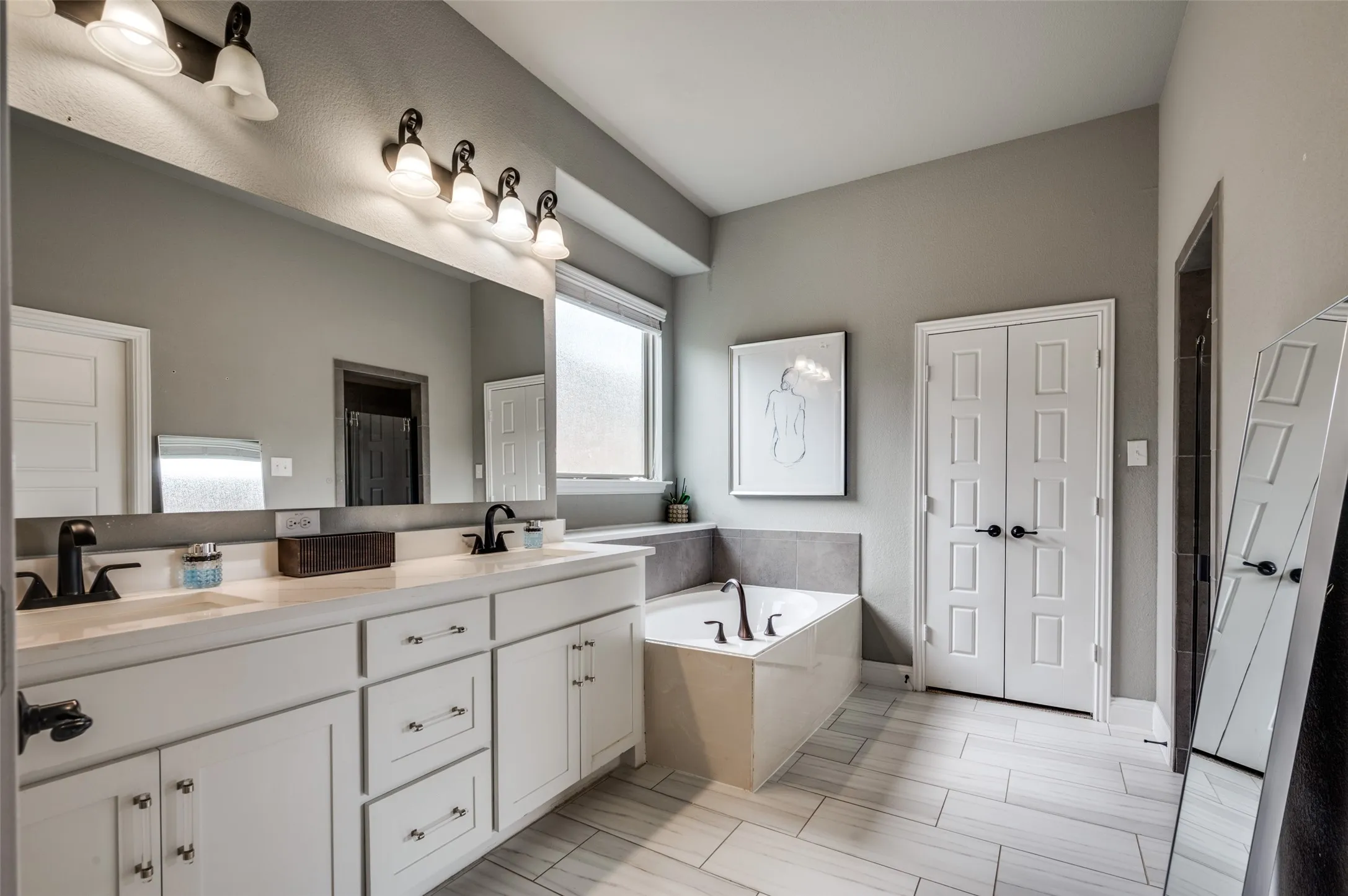 Single Family Residence For Rent in Tarrant County , 7213 W Nirvana Circle, North Richland Hills, Texas 76182, 4 Bedroom, 3 Bathroom, 2 Garage spaces, 2,875 Sqft, built in 2017, mls#21381566, Real Estate Agent in North Richland Hills, Homes For Rent in Tarrant county, Homes For Rent in North Richland Hills, Realtor in North Richland Hills Texas, Real Estate Brokerage Independent Realty Texas, Luminita Cordes Realtor