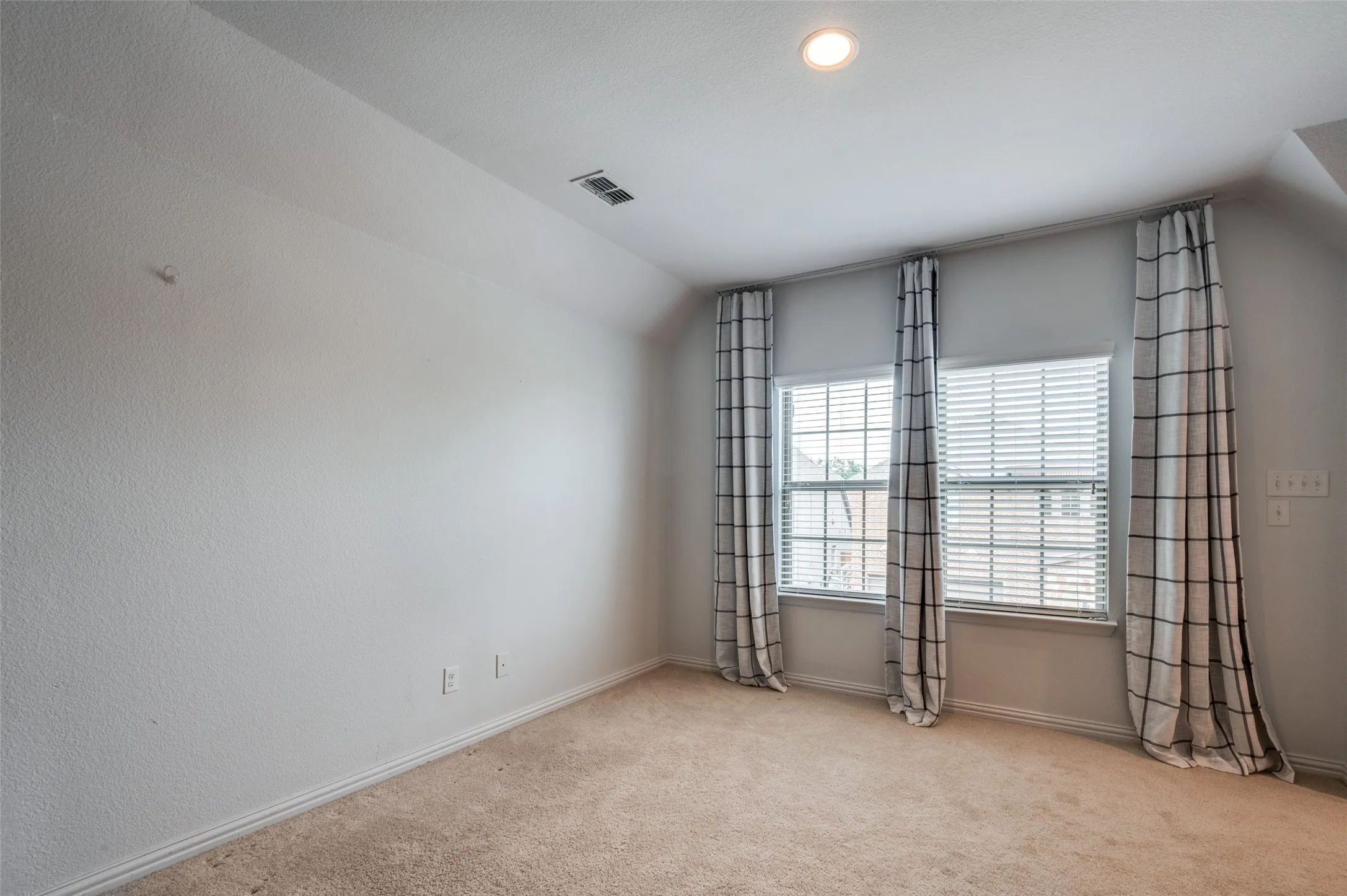 Single Family Residence For Rent in Tarrant County , 7213 W Nirvana Circle, North Richland Hills, Texas 76182, 4 Bedroom, 3 Bathroom, 2 Garage spaces, 2,875 Sqft, built in 2017, mls#21381566, Real Estate Agent in North Richland Hills, Homes For Rent in Tarrant county, Homes For Rent in North Richland Hills, Realtor in North Richland Hills Texas, Real Estate Brokerage Independent Realty Texas, Luminita Cordes Realtor