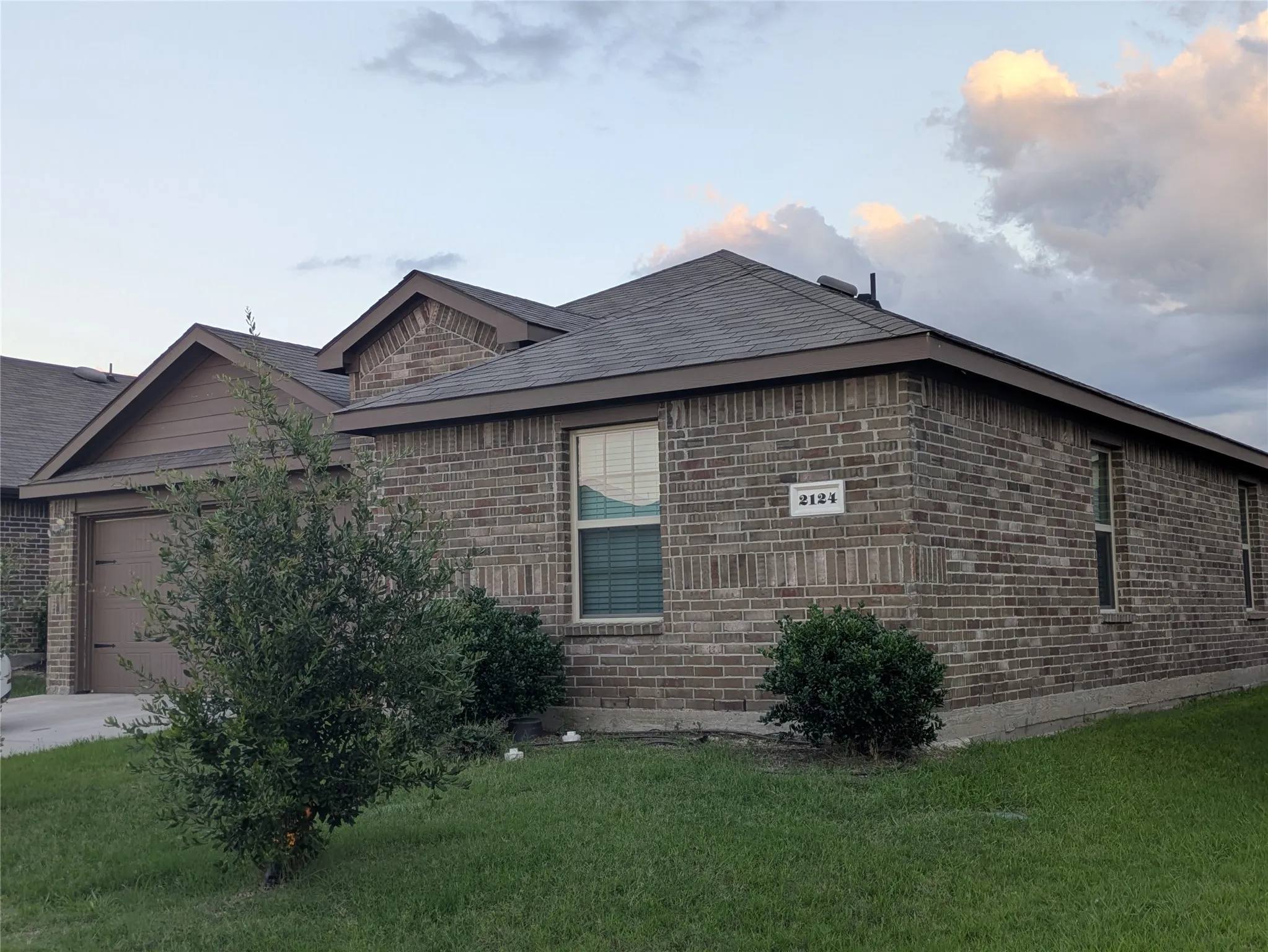 Single Family Residence For Rent in Hunt County , 2124 Tulipwood Drive, Royse City, Texas 75189, 4 Bedroom, 2 Bathroom, 2 Garage spaces, 1,703 Sqft, built in 2019, mls#21381635, Real Estate Agent in Royse City, Homes For Rent in Hunt county, Homes For Rent in Royse City, Realtor in Royse City Texas, Real Estate Brokerage Independent Realty Texas, Luminita Cordes Realtor