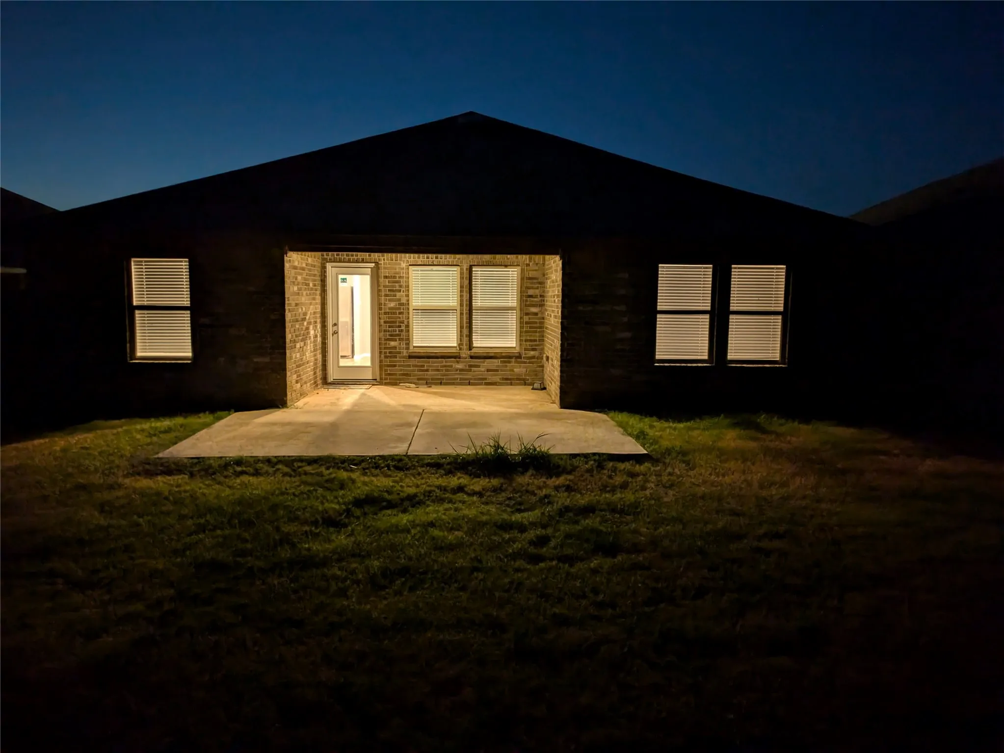 Single Family Residence For Rent in Hunt County , 2124 Tulipwood Drive, Royse City, Texas 75189, 4 Bedroom, 2 Bathroom, 2 Garage spaces, 1,703 Sqft, built in 2019, mls#21381635, Real Estate Agent in Royse City, Homes For Rent in Hunt county, Homes For Rent in Royse City, Realtor in Royse City Texas, Real Estate Brokerage Independent Realty Texas, Luminita Cordes Realtor
