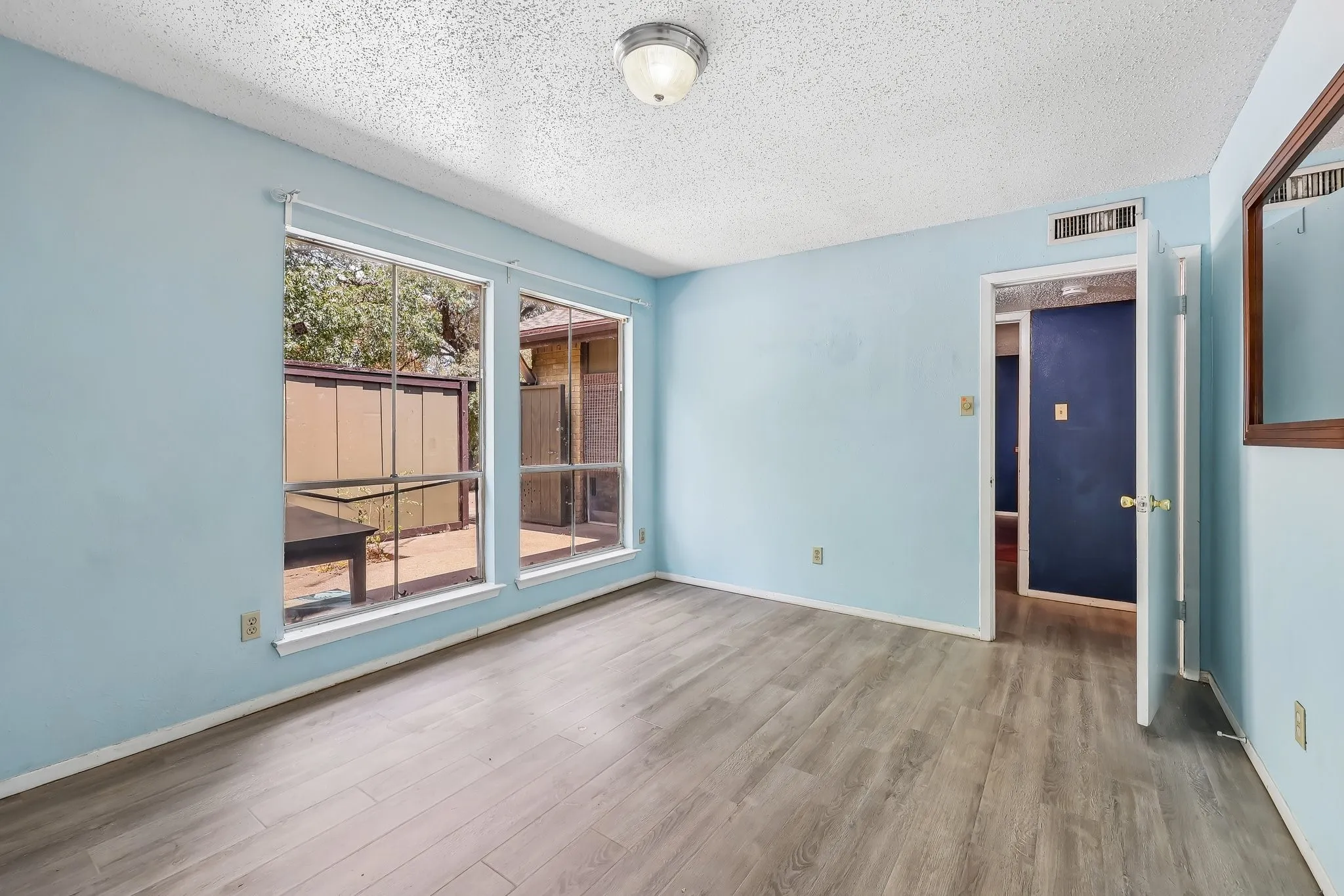 Condominium For Sale in Dallas County , 4628 Country Creek Drive 1205, Dallas, Texas 75236, 1 Bedroom, 1 Bathroom, Garage spaces, 714 Sqft, built in 1974, mls#21367624, Real Estate Agent in Dallas, Homes For Sale in Dallas county, Homes For Sale in Dallas, Realtor in Dallas Texas, Real Estate Brokerage Independent Realty Texas, Luminita Cordes Realtor