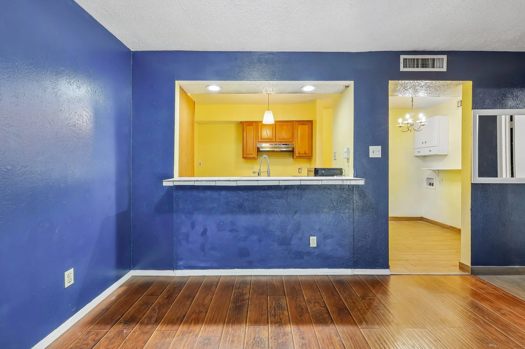 Condominium For Sale in Dallas County , 4628 Country Creek Drive 1205, Dallas, Texas 75236, 1 Bedroom, 1 Bathroom, Garage spaces, 714 Sqft, built in 1974, mls#21367624, Real Estate Agent in Dallas, Homes For Sale in Dallas county, Homes For Sale in Dallas, Realtor in Dallas Texas, Real Estate Brokerage Independent Realty Texas, Luminita Cordes Realtor