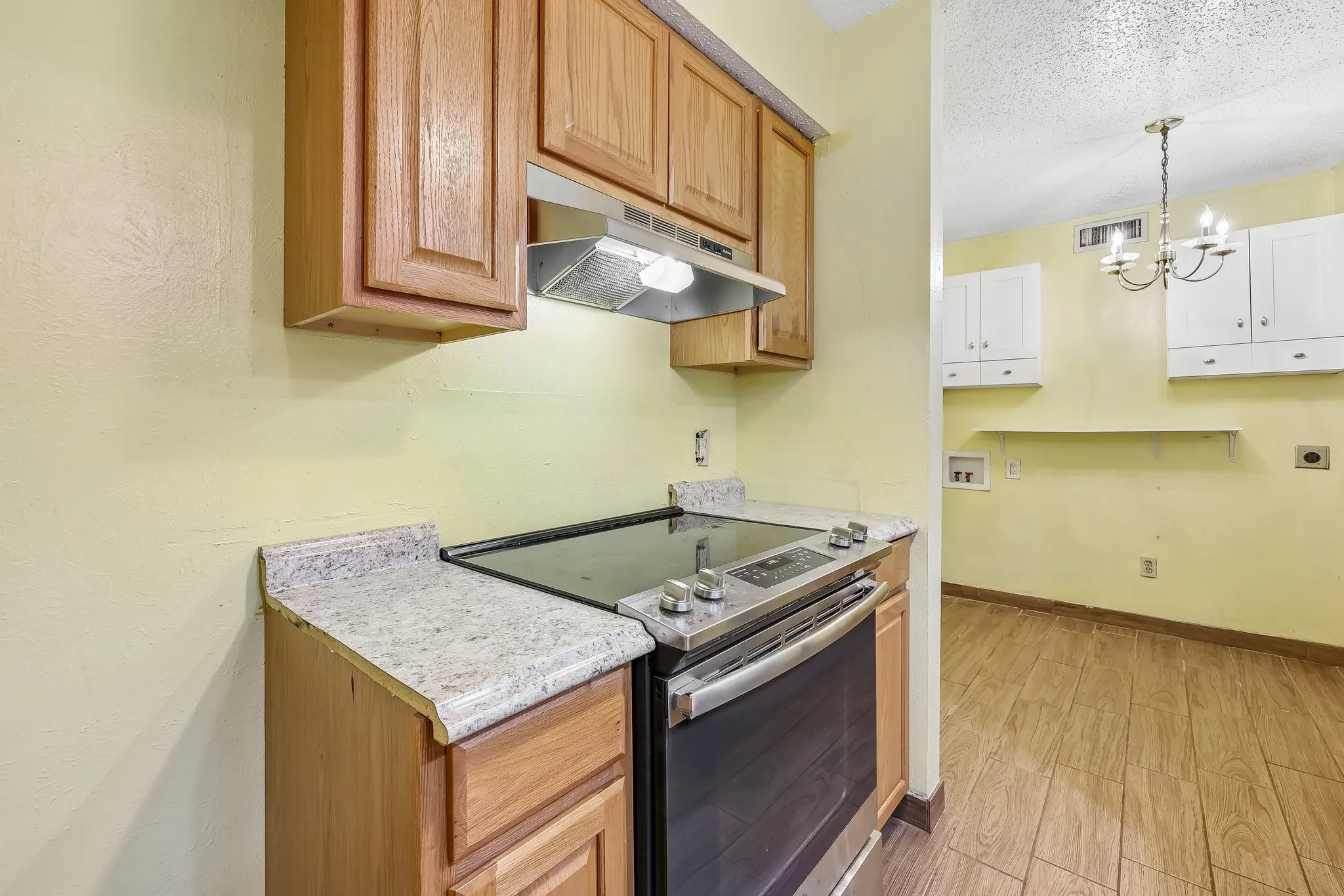 Condominium For Sale in Dallas County , 4628 Country Creek Drive 1205, Dallas, Texas 75236, 1 Bedroom, 1 Bathroom, Garage spaces, 714 Sqft, built in 1974, mls#21367624, Real Estate Agent in Dallas, Homes For Sale in Dallas county, Homes For Sale in Dallas, Realtor in Dallas Texas, Real Estate Brokerage Independent Realty Texas, Luminita Cordes Realtor