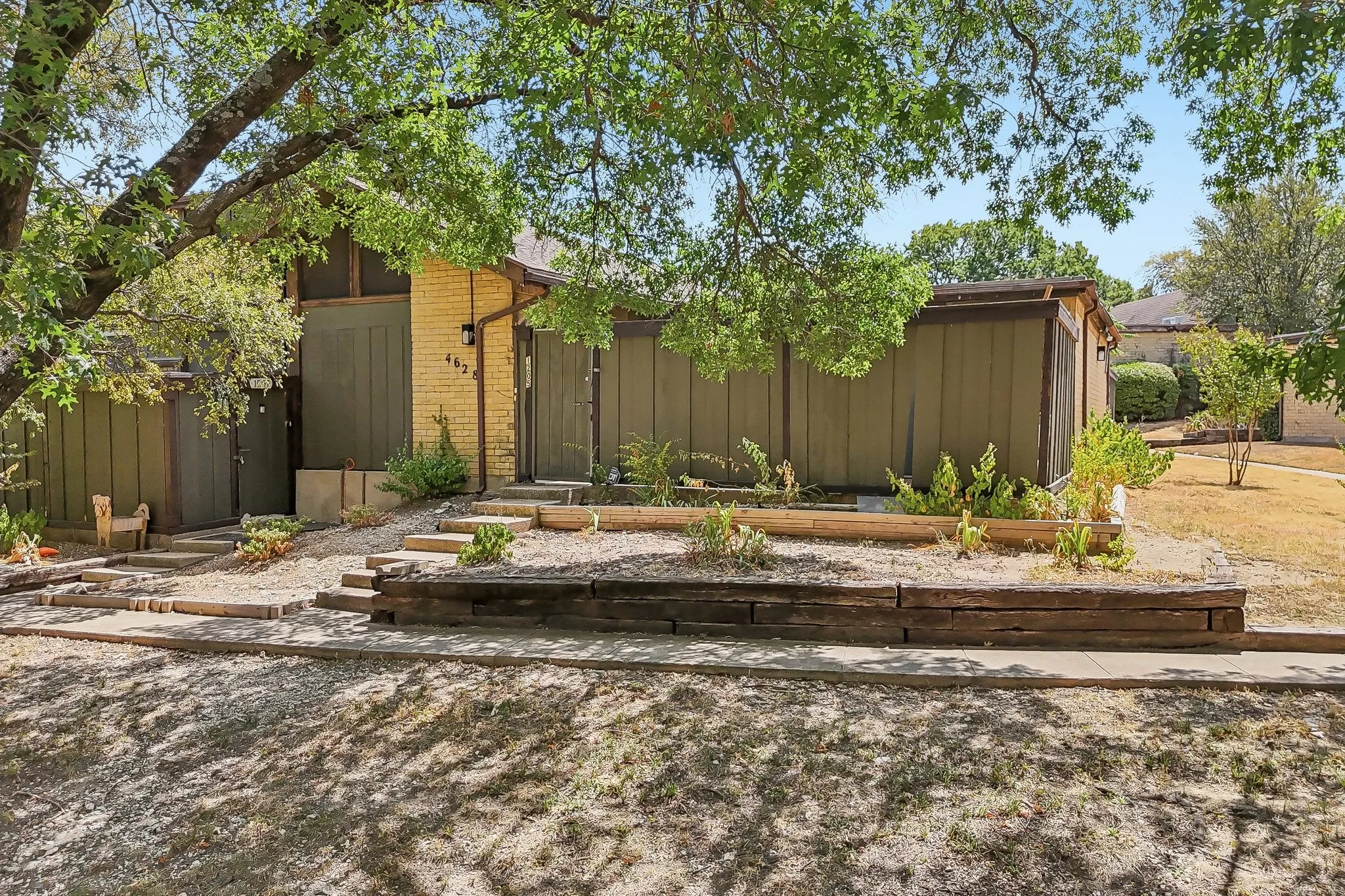 Condominium For Sale in Dallas County , 4628 Country Creek Drive 1205, Dallas, Texas 75236, 1 Bedroom, 1 Bathroom, Garage spaces, 714 Sqft, built in 1974, mls#21367624, Real Estate Agent in Dallas, Homes For Sale in Dallas county, Homes For Sale in Dallas, Realtor in Dallas Texas, Real Estate Brokerage Independent Realty Texas, Luminita Cordes Realtor