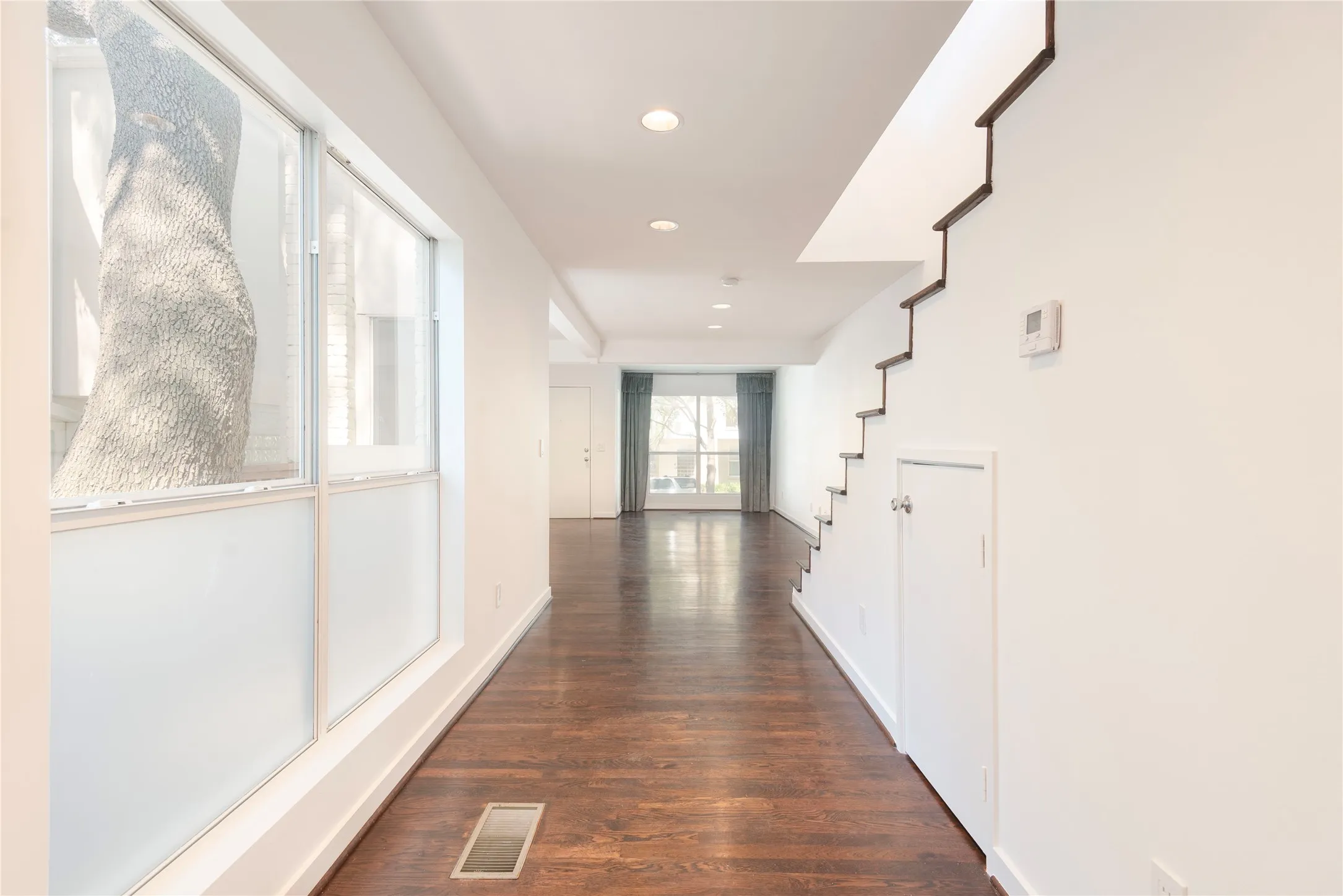 Condominium For Sale in Dallas County , 4122 Travis Street 10, Dallas, Texas 75204, 2 Bedroom, 3 Bathroom, 1 Garage spaces, 1,423 Sqft, built in 1997, mls#21381643, Real Estate Agent in Dallas, Homes For Sale in Dallas county, Homes For Sale in Dallas, Realtor in Dallas Texas, Real Estate Brokerage Independent Realty Texas, Luminita Cordes Realtor