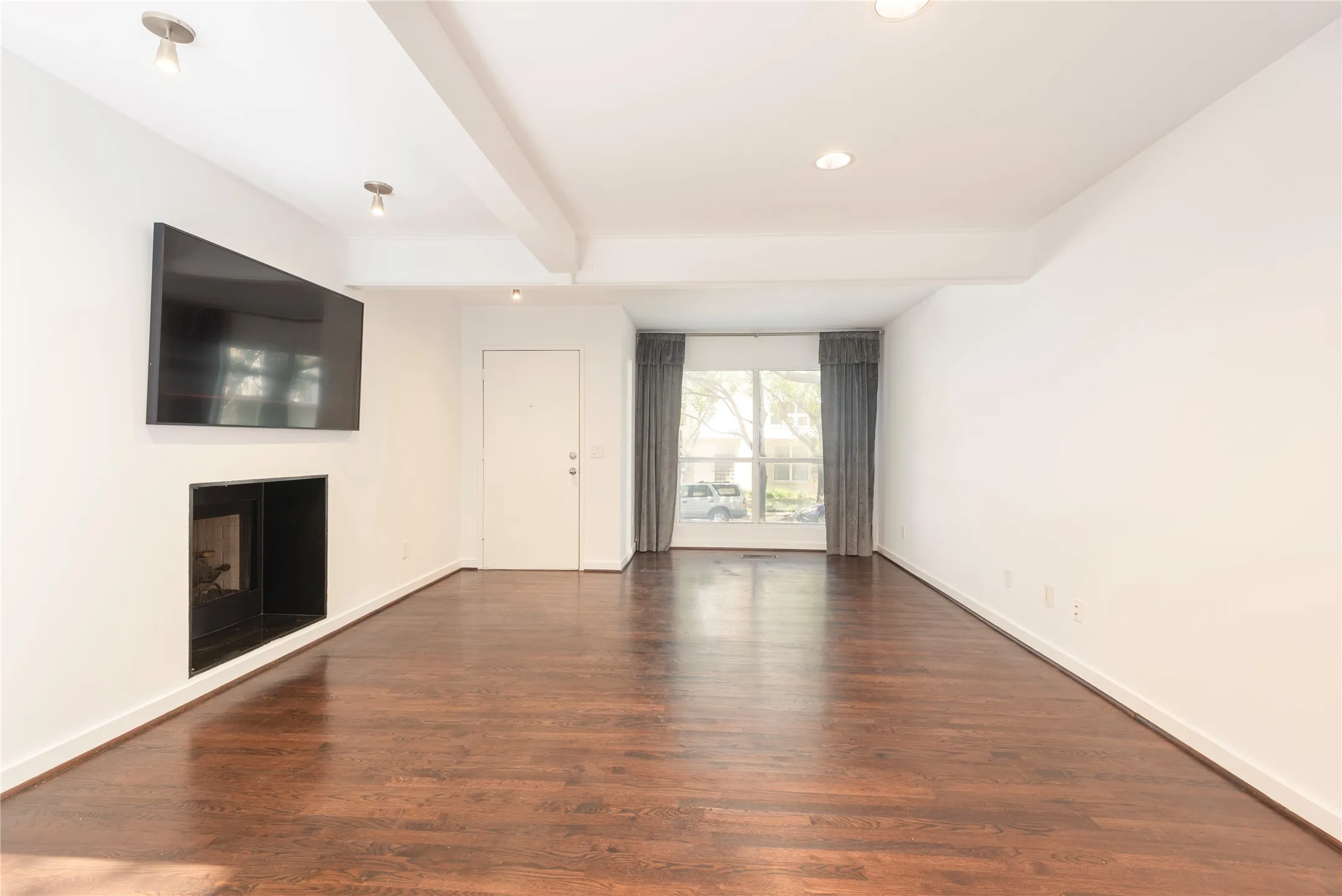 Condominium For Sale in Dallas County , 4122 Travis Street 10, Dallas, Texas 75204, 2 Bedroom, 3 Bathroom, 1 Garage spaces, 1,423 Sqft, built in 1997, mls#21381643, Real Estate Agent in Dallas, Homes For Sale in Dallas county, Homes For Sale in Dallas, Realtor in Dallas Texas, Real Estate Brokerage Independent Realty Texas, Luminita Cordes Realtor