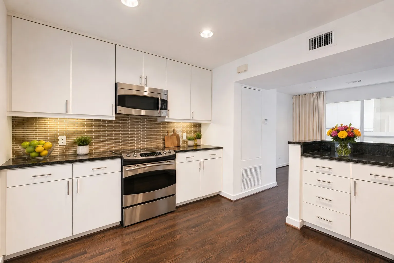Condominium For Sale in Dallas County , 4122 Travis Street 10, Dallas, Texas 75204, 2 Bedroom, 3 Bathroom, 1 Garage spaces, 1,423 Sqft, built in 1997, mls#21381643, Real Estate Agent in Dallas, Homes For Sale in Dallas county, Homes For Sale in Dallas, Realtor in Dallas Texas, Real Estate Brokerage Independent Realty Texas, Luminita Cordes Realtor