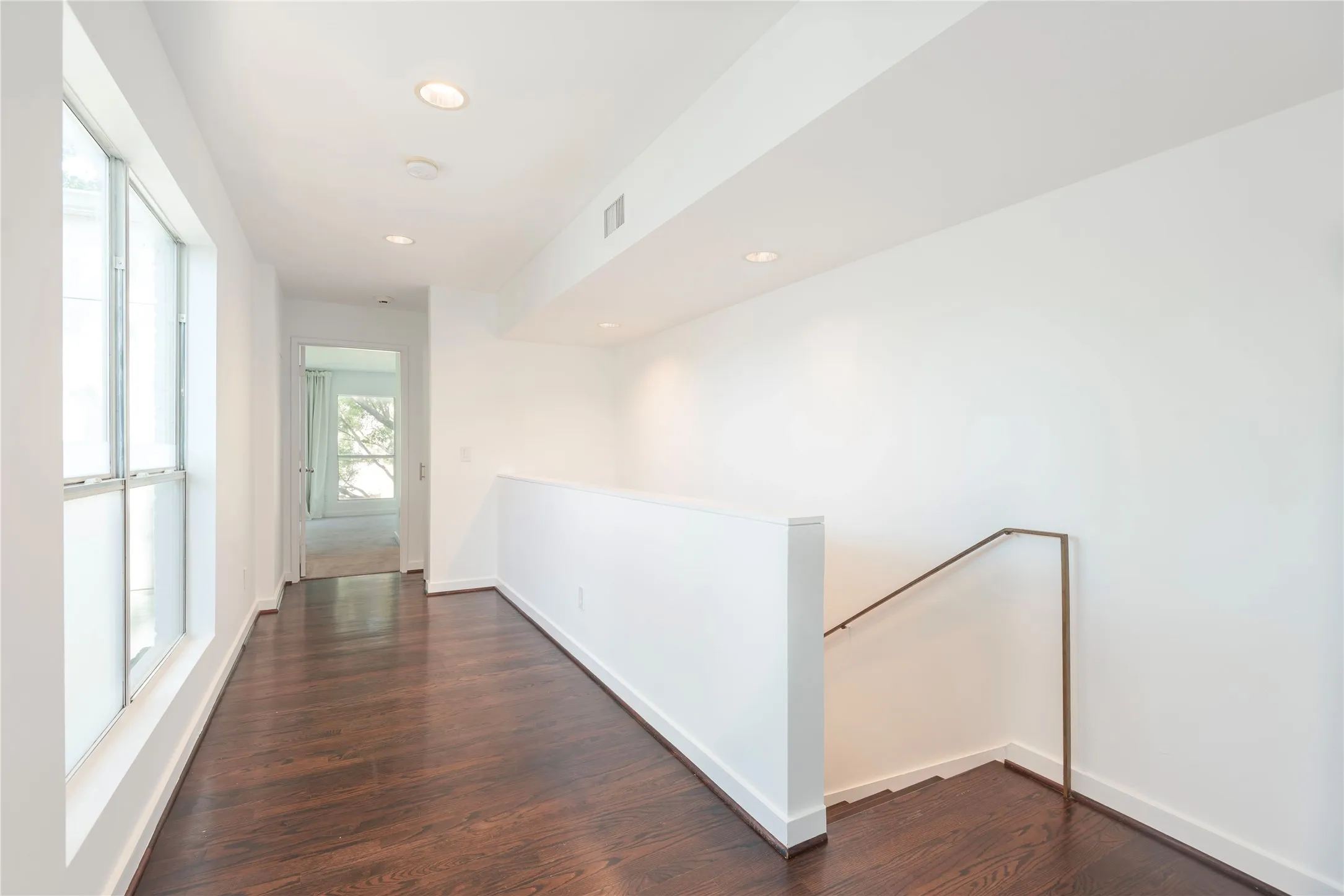 Condominium For Sale in Dallas County , 4122 Travis Street 10, Dallas, Texas 75204, 2 Bedroom, 3 Bathroom, 1 Garage spaces, 1,423 Sqft, built in 1997, mls#21381643, Real Estate Agent in Dallas, Homes For Sale in Dallas county, Homes For Sale in Dallas, Realtor in Dallas Texas, Real Estate Brokerage Independent Realty Texas, Luminita Cordes Realtor