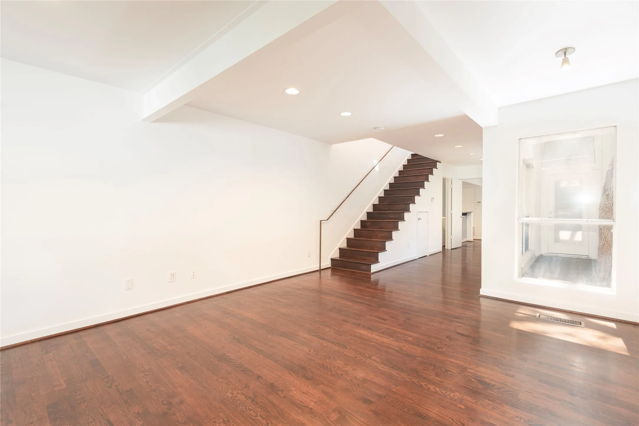 Condominium For Sale in Dallas County , 4122 Travis Street 10, Dallas, Texas 75204, 2 Bedroom, 3 Bathroom, 1 Garage spaces, 1,423 Sqft, built in 1997, mls#21381643, Real Estate Agent in Dallas, Homes For Sale in Dallas county, Homes For Sale in Dallas, Realtor in Dallas Texas, Real Estate Brokerage Independent Realty Texas, Luminita Cordes Realtor