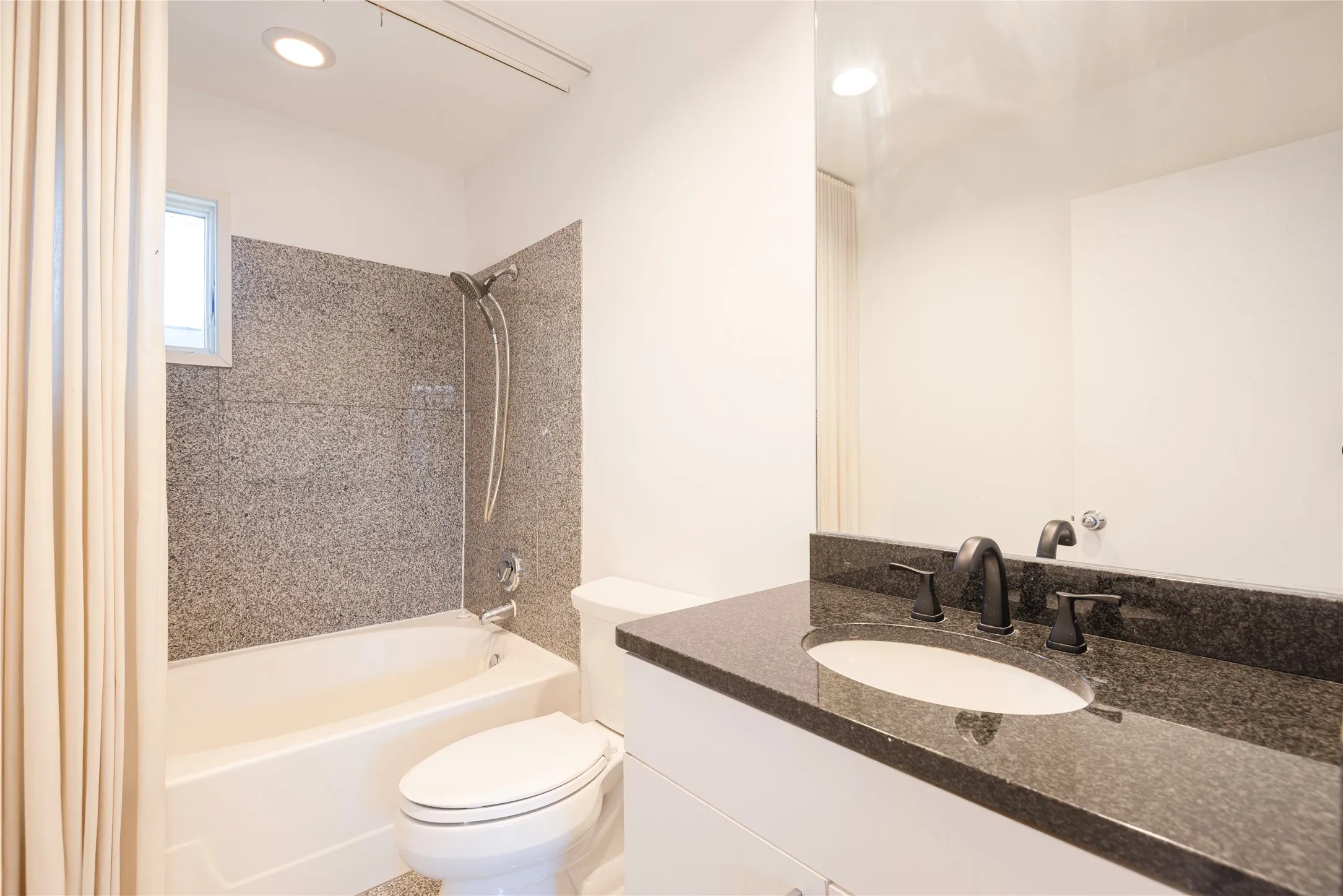 Condominium For Sale in Dallas County , 4122 Travis Street 10, Dallas, Texas 75204, 2 Bedroom, 3 Bathroom, 1 Garage spaces, 1,423 Sqft, built in 1997, mls#21381643, Real Estate Agent in Dallas, Homes For Sale in Dallas county, Homes For Sale in Dallas, Realtor in Dallas Texas, Real Estate Brokerage Independent Realty Texas, Luminita Cordes Realtor