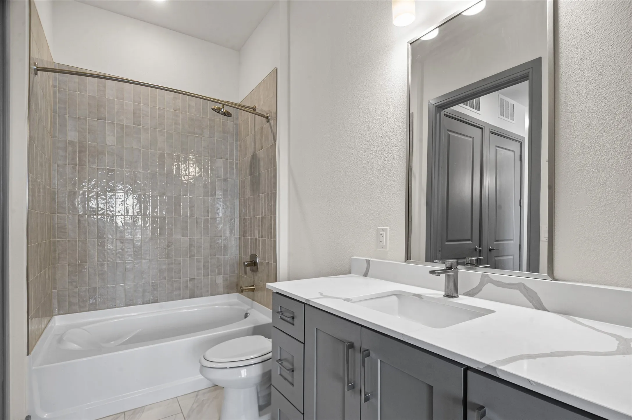 Condominium For Rent in Denton County , 2700 Old Denton Road 3318, Carrollton, Texas 75007, 2 Bedroom, 2 Bathroom, 2 Garage spaces, 1,025 Sqft, built in 2022, mls#21381644, Real Estate Agent in Carrollton, Homes For Rent in Denton county, Homes For Rent in Carrollton, Realtor in Carrollton Texas, Real Estate Brokerage Independent Realty Texas, Luminita Cordes Realtor