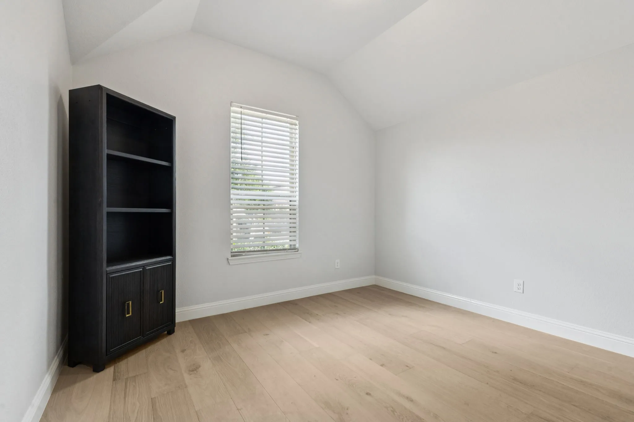 Single Family Residence For Sale in Collin County , 3009 Charles Drive, Wylie, Texas 75098, 4 Bedroom, 3 Bathroom, 3 Garage spaces, 2,498 Sqft, built in 2018, mls#21381334, Real Estate Agent in Wylie, Homes For Sale in Collin county, Homes For Sale in Wylie, Realtor in Wylie Texas, Real Estate Brokerage Independent Realty Texas, Luminita Cordes Realtor