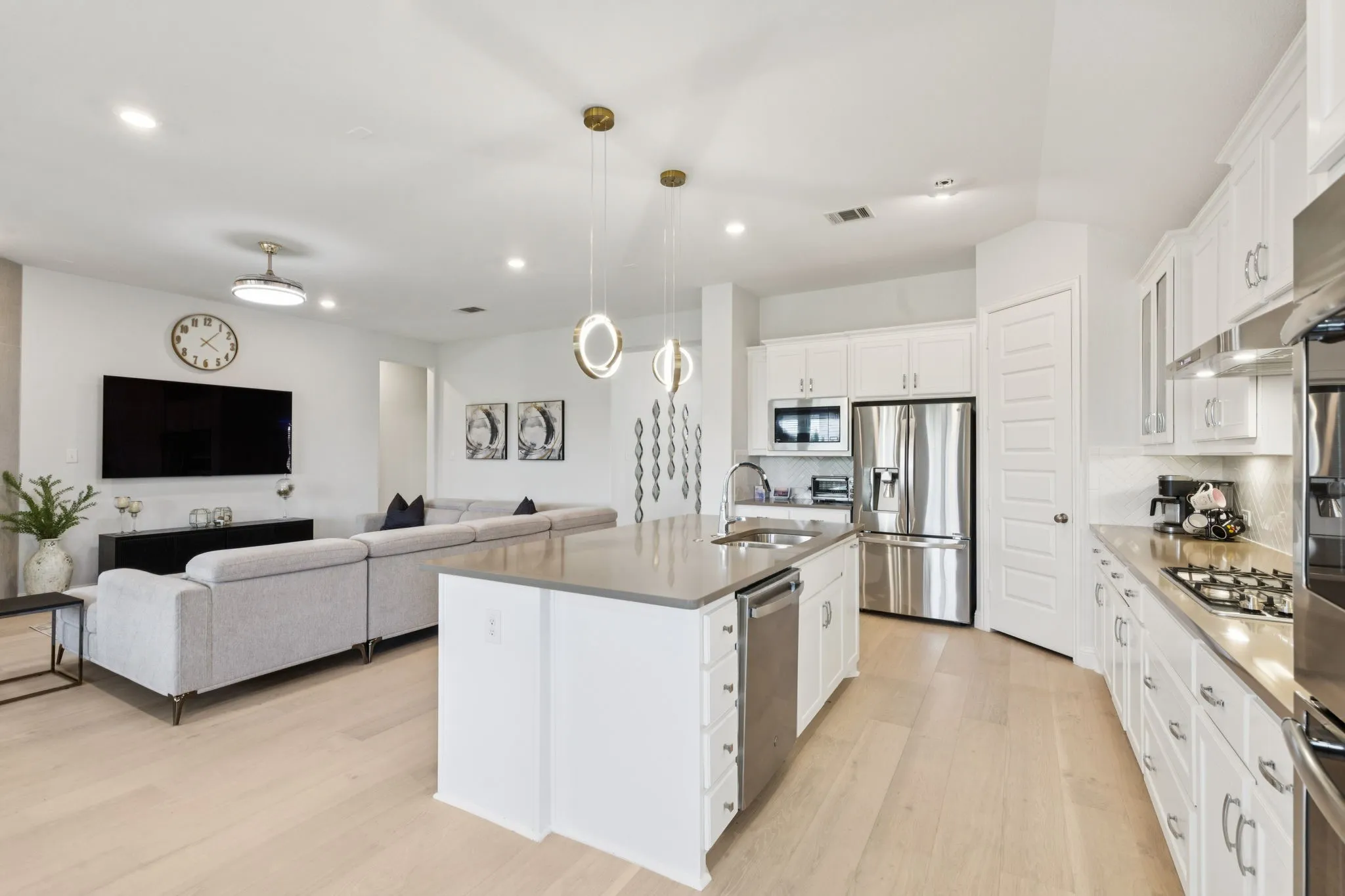 Single Family Residence For Sale in Collin County , 3009 Charles Drive, Wylie, Texas 75098, 4 Bedroom, 3 Bathroom, 3 Garage spaces, 2,498 Sqft, built in 2018, mls#21381334, Real Estate Agent in Wylie, Homes For Sale in Collin county, Homes For Sale in Wylie, Realtor in Wylie Texas, Real Estate Brokerage Independent Realty Texas, Luminita Cordes Realtor