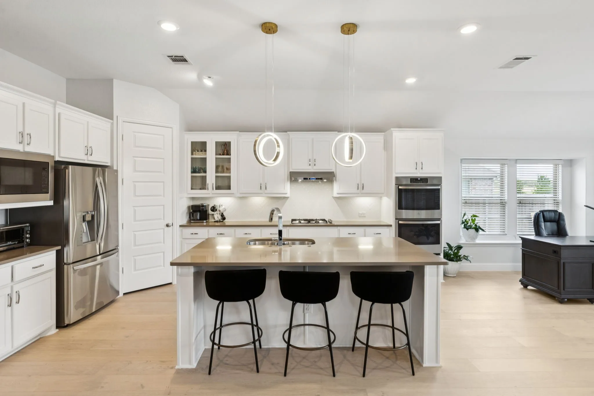 Single Family Residence For Sale in Collin County , 3009 Charles Drive, Wylie, Texas 75098, 4 Bedroom, 3 Bathroom, 3 Garage spaces, 2,498 Sqft, built in 2018, mls#21381334, Real Estate Agent in Wylie, Homes For Sale in Collin county, Homes For Sale in Wylie, Realtor in Wylie Texas, Real Estate Brokerage Independent Realty Texas, Luminita Cordes Realtor