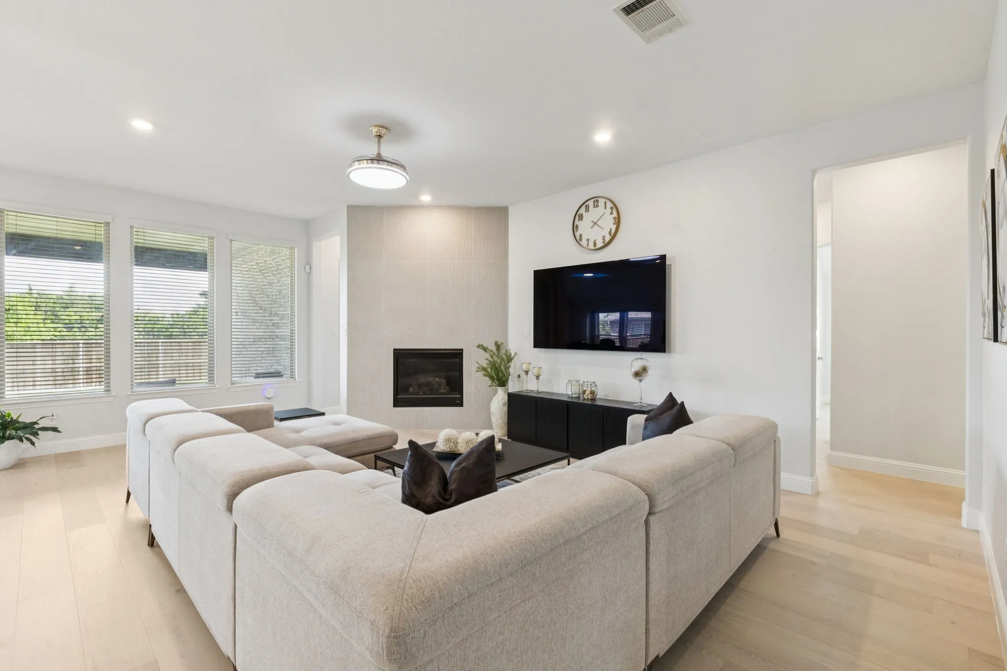 Single Family Residence For Sale in Collin County , 3009 Charles Drive, Wylie, Texas 75098, 4 Bedroom, 3 Bathroom, 3 Garage spaces, 2,498 Sqft, built in 2018, mls#21381334, Real Estate Agent in Wylie, Homes For Sale in Collin county, Homes For Sale in Wylie, Realtor in Wylie Texas, Real Estate Brokerage Independent Realty Texas, Luminita Cordes Realtor
