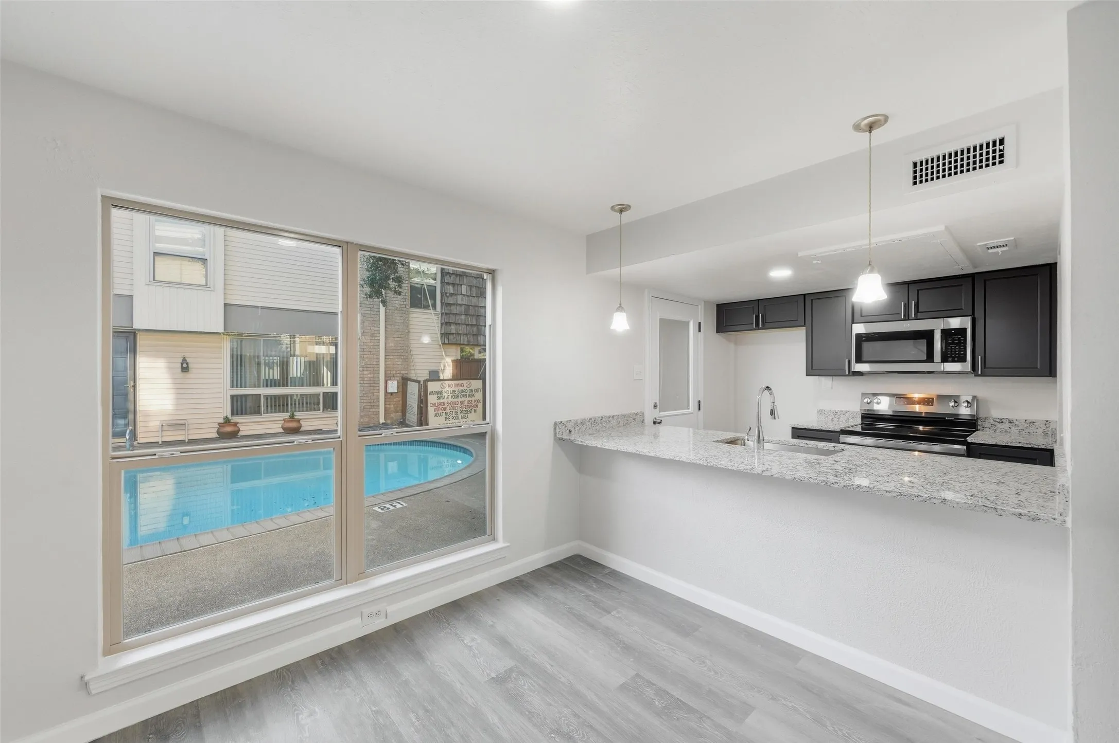 Condominium For Sale in Dallas County , 2702 Douglas Avenue 121, Dallas, Texas 75219, 2 Bedroom, 2 Bathroom, Garage spaces, 969 Sqft, built in 1966, mls#21381636, Real Estate Agent in Dallas, Homes For Sale in Dallas county, Homes For Sale in Dallas, Realtor in Dallas Texas, Real Estate Brokerage Independent Realty Texas, Luminita Cordes Realtor