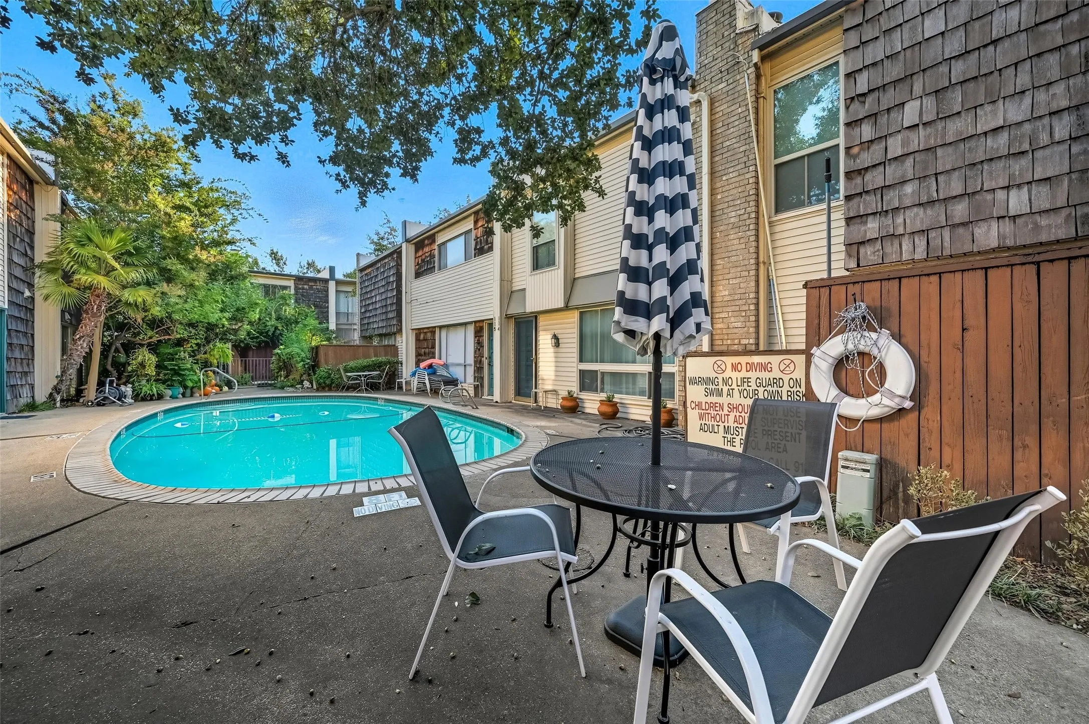 Condominium For Sale in Dallas County , 2702 Douglas Avenue 121, Dallas, Texas 75219, 2 Bedroom, 2 Bathroom, Garage spaces, 969 Sqft, built in 1966, mls#21381636, Real Estate Agent in Dallas, Homes For Sale in Dallas county, Homes For Sale in Dallas, Realtor in Dallas Texas, Real Estate Brokerage Independent Realty Texas, Luminita Cordes Realtor