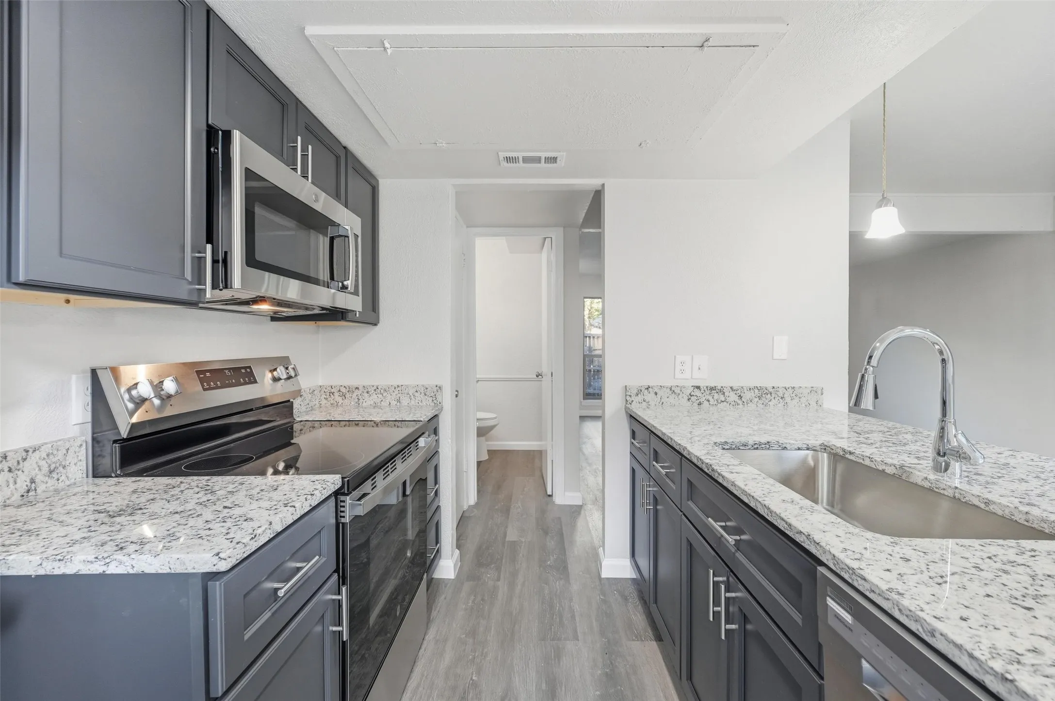 Condominium For Sale in Dallas County , 2702 Douglas Avenue 121, Dallas, Texas 75219, 2 Bedroom, 2 Bathroom, Garage spaces, 969 Sqft, built in 1966, mls#21381636, Real Estate Agent in Dallas, Homes For Sale in Dallas county, Homes For Sale in Dallas, Realtor in Dallas Texas, Real Estate Brokerage Independent Realty Texas, Luminita Cordes Realtor