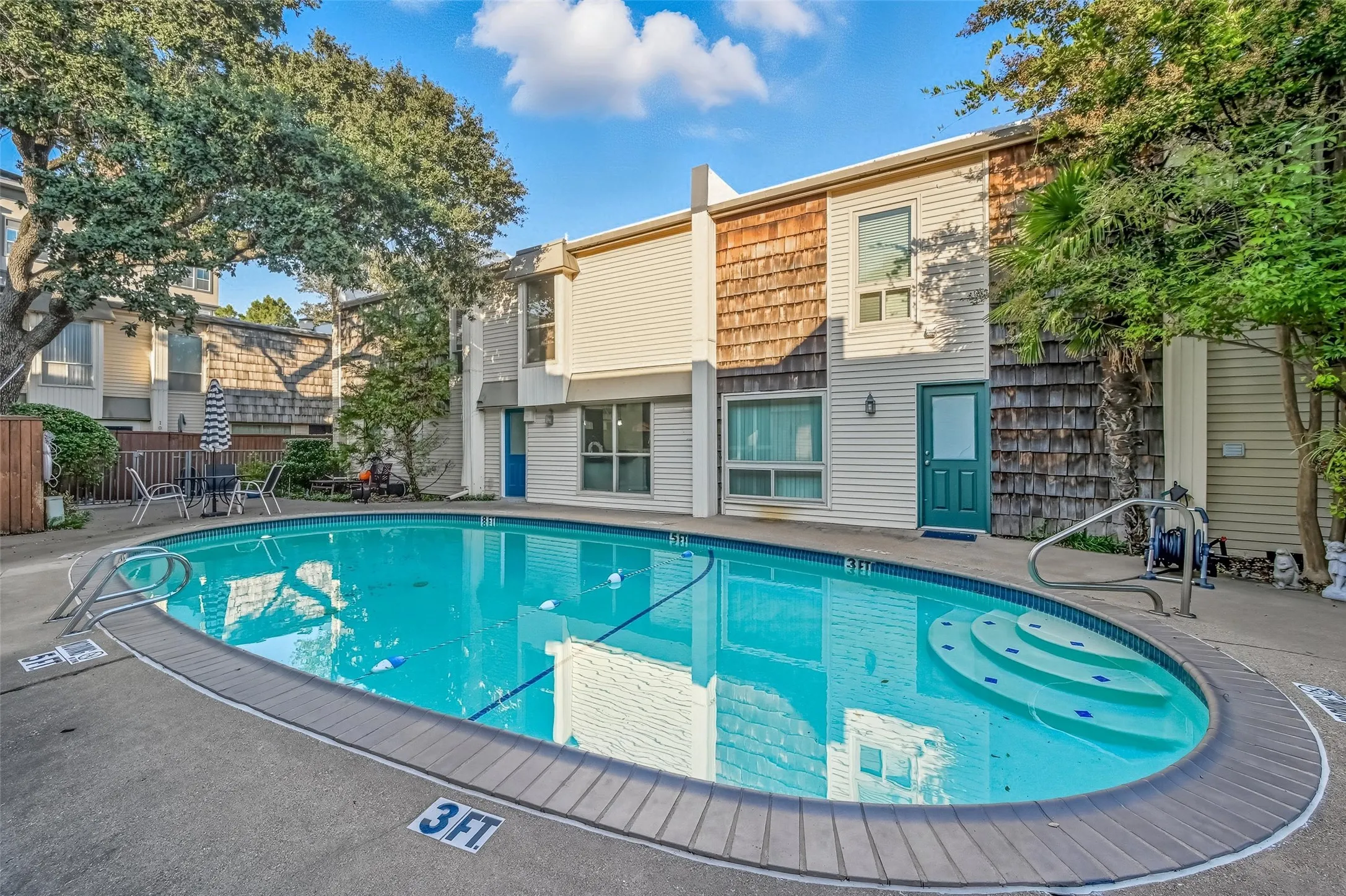 Condominium For Sale in Dallas County , 2702 Douglas Avenue 121, Dallas, Texas 75219, 2 Bedroom, 2 Bathroom, Garage spaces, 969 Sqft, built in 1966, mls#21381636, Real Estate Agent in Dallas, Homes For Sale in Dallas county, Homes For Sale in Dallas, Realtor in Dallas Texas, Real Estate Brokerage Independent Realty Texas, Luminita Cordes Realtor