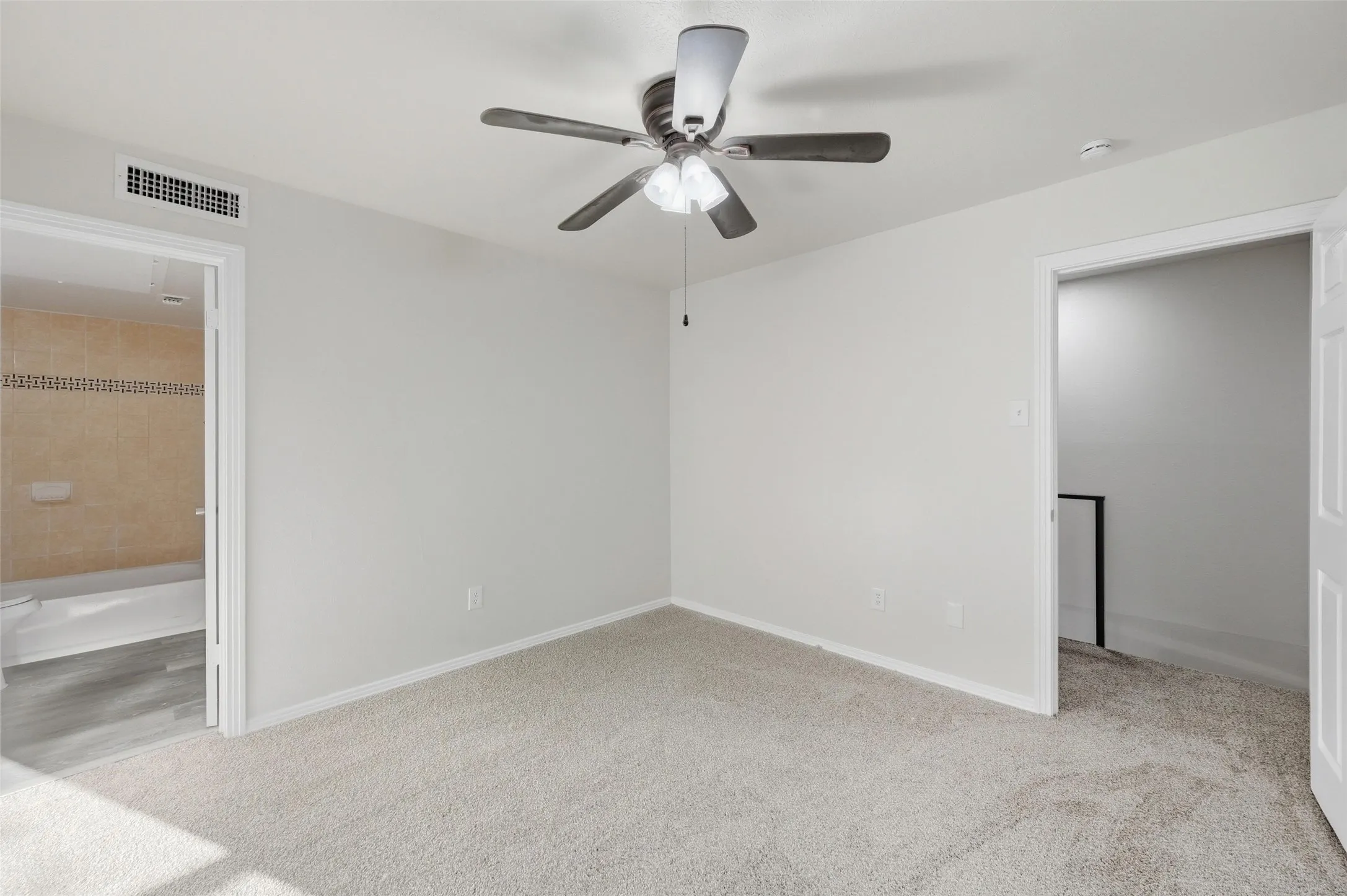 Condominium For Sale in Dallas County , 2702 Douglas Avenue 121, Dallas, Texas 75219, 2 Bedroom, 2 Bathroom, Garage spaces, 969 Sqft, built in 1966, mls#21381636, Real Estate Agent in Dallas, Homes For Sale in Dallas county, Homes For Sale in Dallas, Realtor in Dallas Texas, Real Estate Brokerage Independent Realty Texas, Luminita Cordes Realtor