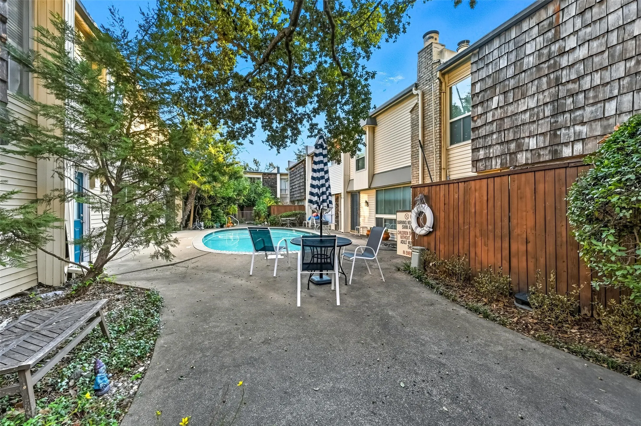 Condominium For Sale in Dallas County , 2702 Douglas Avenue 121, Dallas, Texas 75219, 2 Bedroom, 2 Bathroom, Garage spaces, 969 Sqft, built in 1966, mls#21381636, Real Estate Agent in Dallas, Homes For Sale in Dallas county, Homes For Sale in Dallas, Realtor in Dallas Texas, Real Estate Brokerage Independent Realty Texas, Luminita Cordes Realtor