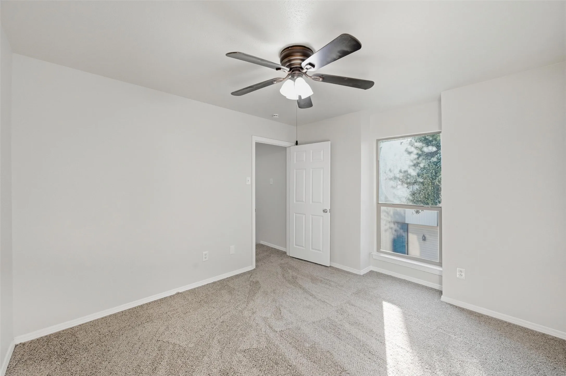 Condominium For Sale in Dallas County , 2702 Douglas Avenue 121, Dallas, Texas 75219, 2 Bedroom, 2 Bathroom, Garage spaces, 969 Sqft, built in 1966, mls#21381636, Real Estate Agent in Dallas, Homes For Sale in Dallas county, Homes For Sale in Dallas, Realtor in Dallas Texas, Real Estate Brokerage Independent Realty Texas, Luminita Cordes Realtor