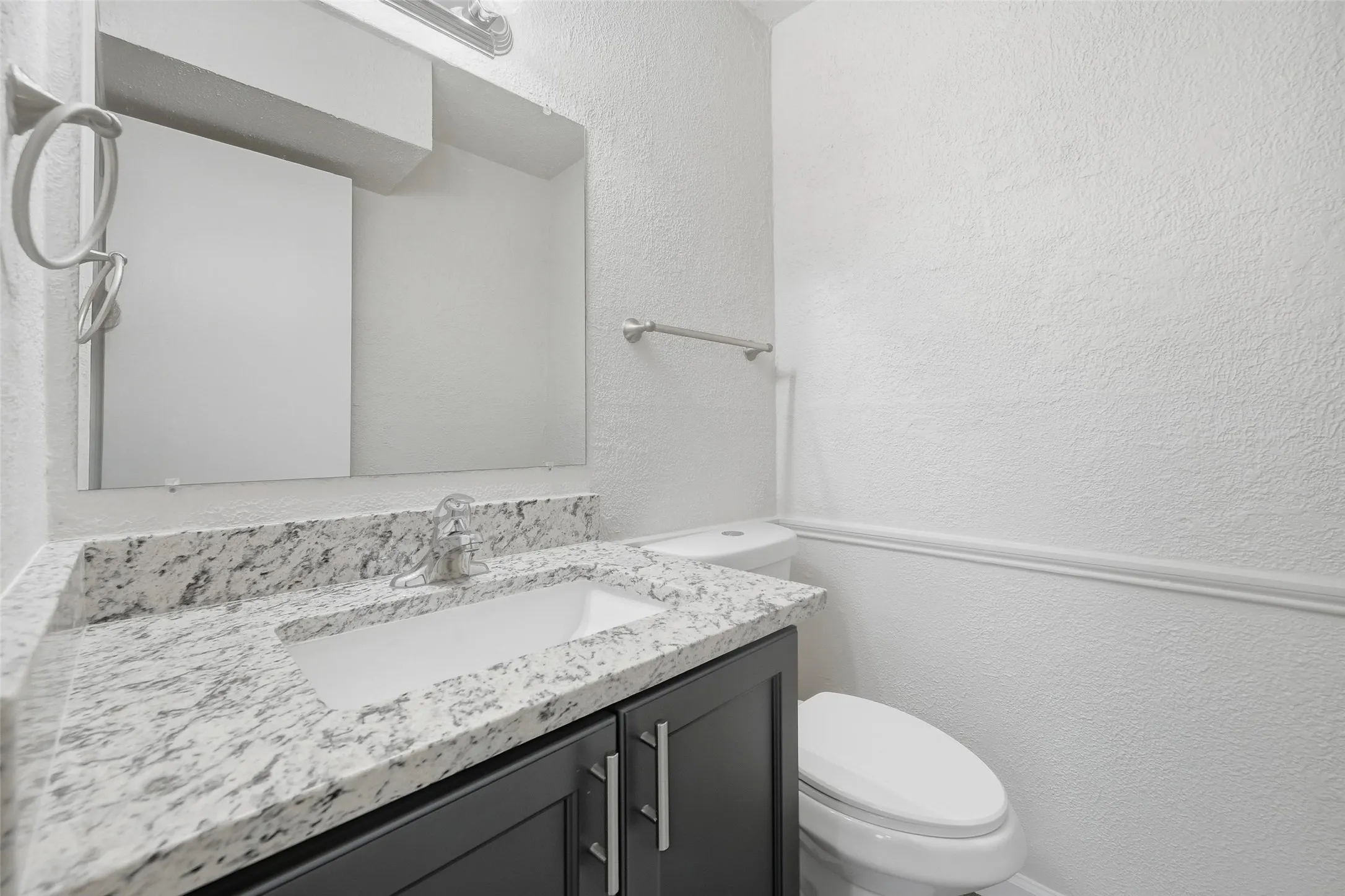 Condominium For Sale in Dallas County , 2702 Douglas Avenue 121, Dallas, Texas 75219, 2 Bedroom, 2 Bathroom, Garage spaces, 969 Sqft, built in 1966, mls#21381636, Real Estate Agent in Dallas, Homes For Sale in Dallas county, Homes For Sale in Dallas, Realtor in Dallas Texas, Real Estate Brokerage Independent Realty Texas, Luminita Cordes Realtor