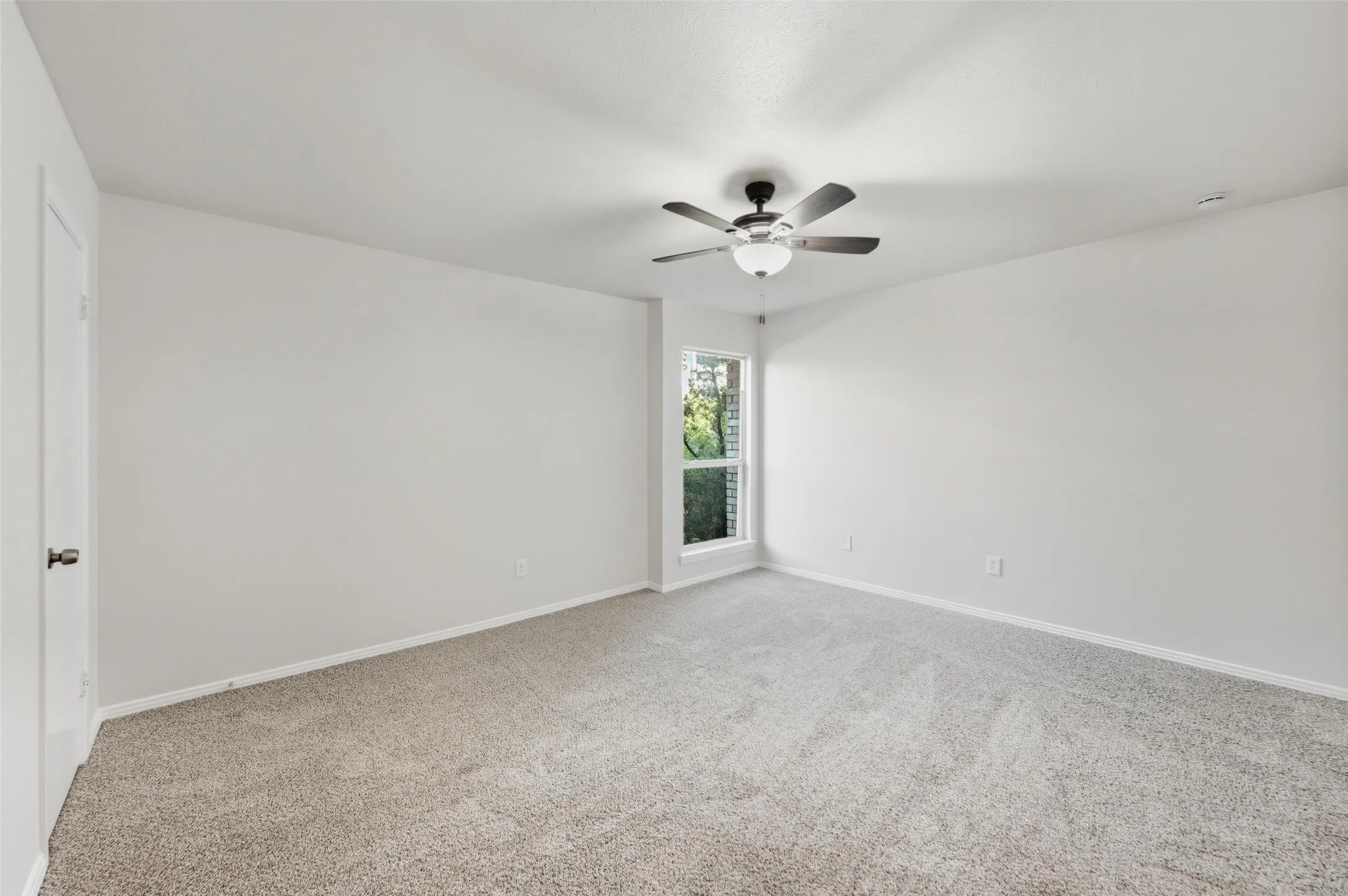 Condominium For Sale in Dallas County , 2702 Douglas Avenue 121, Dallas, Texas 75219, 2 Bedroom, 2 Bathroom, Garage spaces, 969 Sqft, built in 1966, mls#21381636, Real Estate Agent in Dallas, Homes For Sale in Dallas county, Homes For Sale in Dallas, Realtor in Dallas Texas, Real Estate Brokerage Independent Realty Texas, Luminita Cordes Realtor