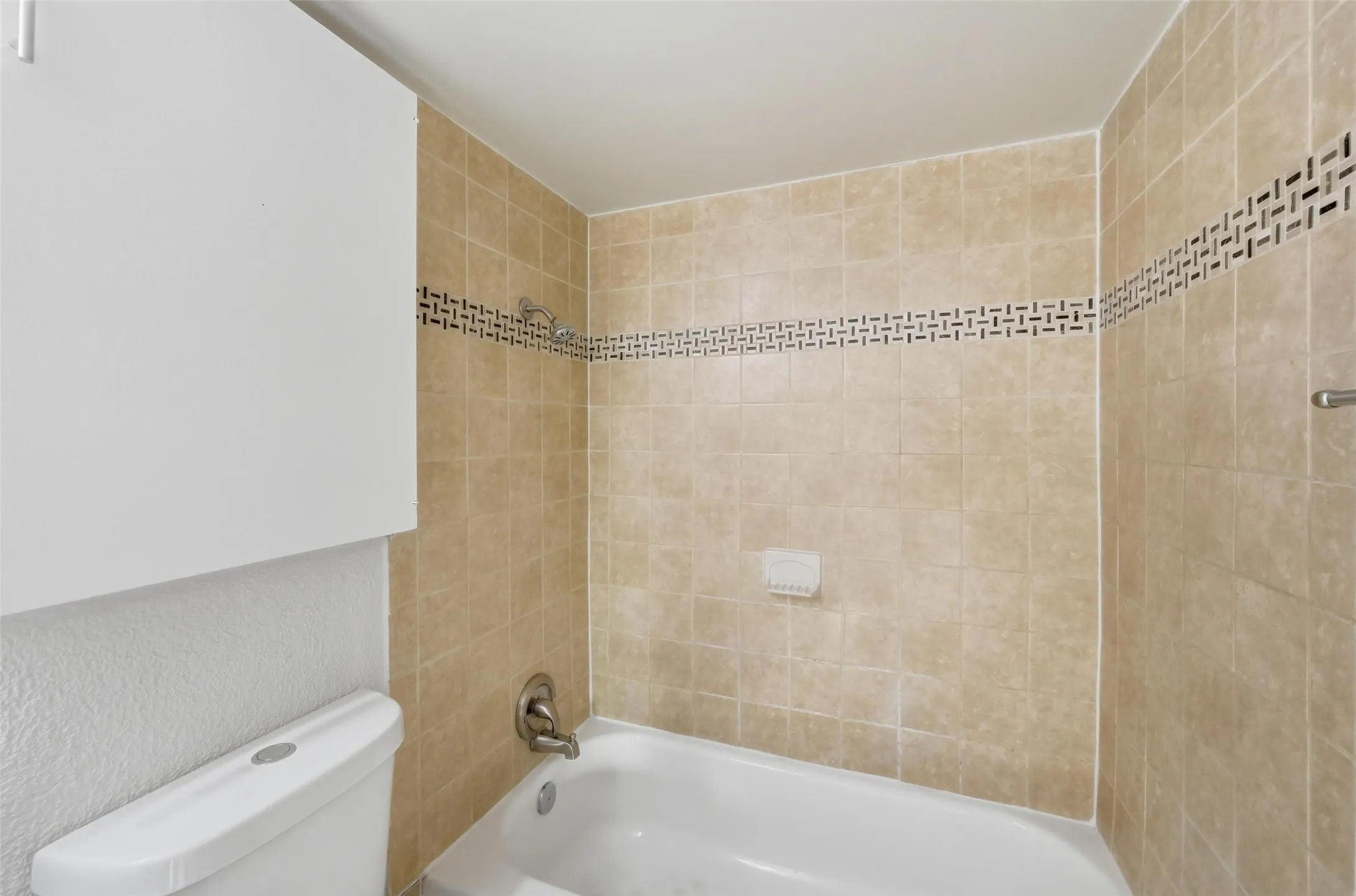 Condominium For Sale in Dallas County , 2702 Douglas Avenue 121, Dallas, Texas 75219, 2 Bedroom, 2 Bathroom, Garage spaces, 969 Sqft, built in 1966, mls#21381636, Real Estate Agent in Dallas, Homes For Sale in Dallas county, Homes For Sale in Dallas, Realtor in Dallas Texas, Real Estate Brokerage Independent Realty Texas, Luminita Cordes Realtor