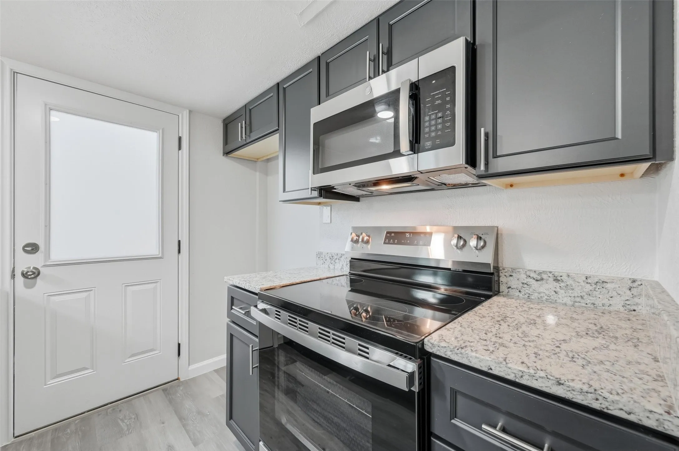 Condominium For Sale in Dallas County , 2702 Douglas Avenue 121, Dallas, Texas 75219, 2 Bedroom, 2 Bathroom, Garage spaces, 969 Sqft, built in 1966, mls#21381636, Real Estate Agent in Dallas, Homes For Sale in Dallas county, Homes For Sale in Dallas, Realtor in Dallas Texas, Real Estate Brokerage Independent Realty Texas, Luminita Cordes Realtor