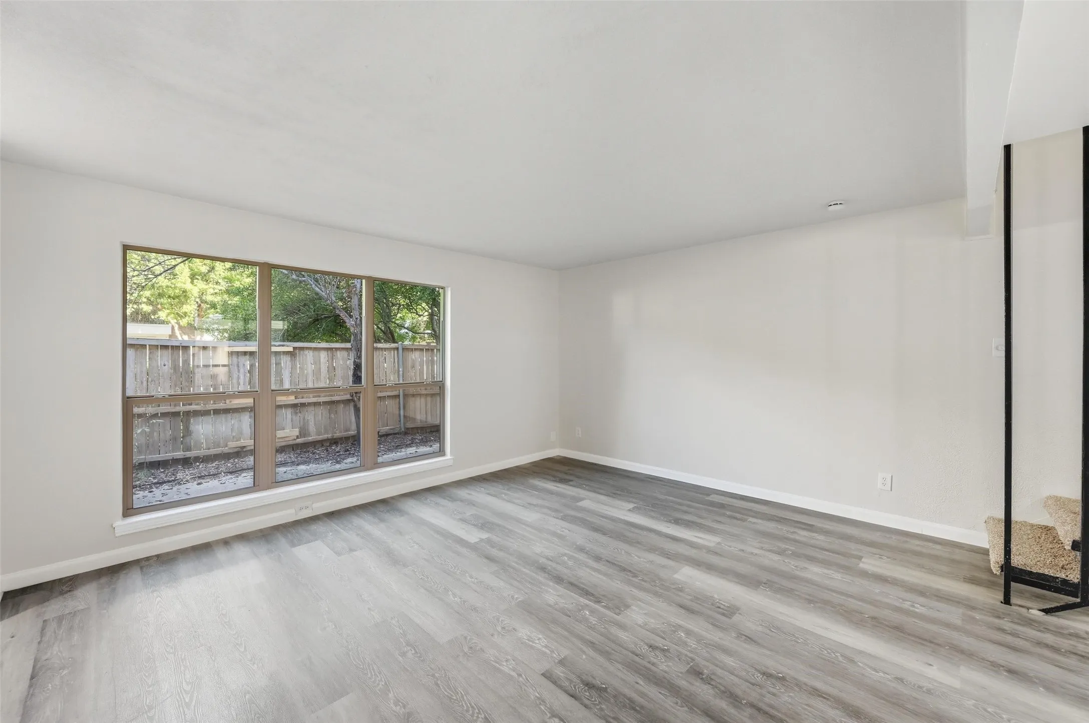 Condominium For Sale in Dallas County , 2702 Douglas Avenue 121, Dallas, Texas 75219, 2 Bedroom, 2 Bathroom, Garage spaces, 969 Sqft, built in 1966, mls#21381636, Real Estate Agent in Dallas, Homes For Sale in Dallas county, Homes For Sale in Dallas, Realtor in Dallas Texas, Real Estate Brokerage Independent Realty Texas, Luminita Cordes Realtor
