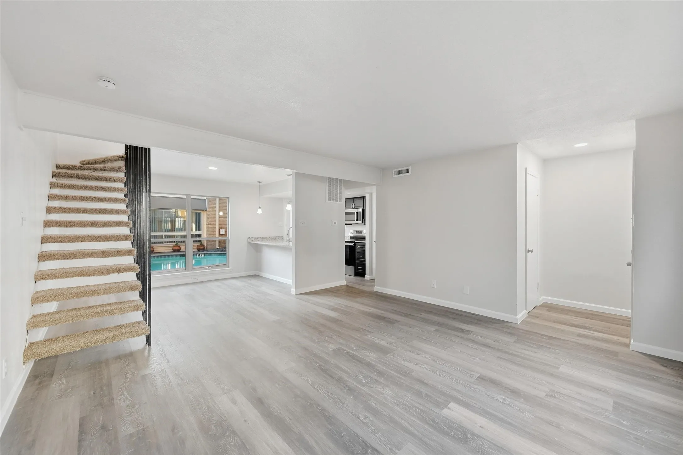 Condominium For Sale in Dallas County , 2702 Douglas Avenue 121, Dallas, Texas 75219, 2 Bedroom, 2 Bathroom, Garage spaces, 969 Sqft, built in 1966, mls#21381636, Real Estate Agent in Dallas, Homes For Sale in Dallas county, Homes For Sale in Dallas, Realtor in Dallas Texas, Real Estate Brokerage Independent Realty Texas, Luminita Cordes Realtor