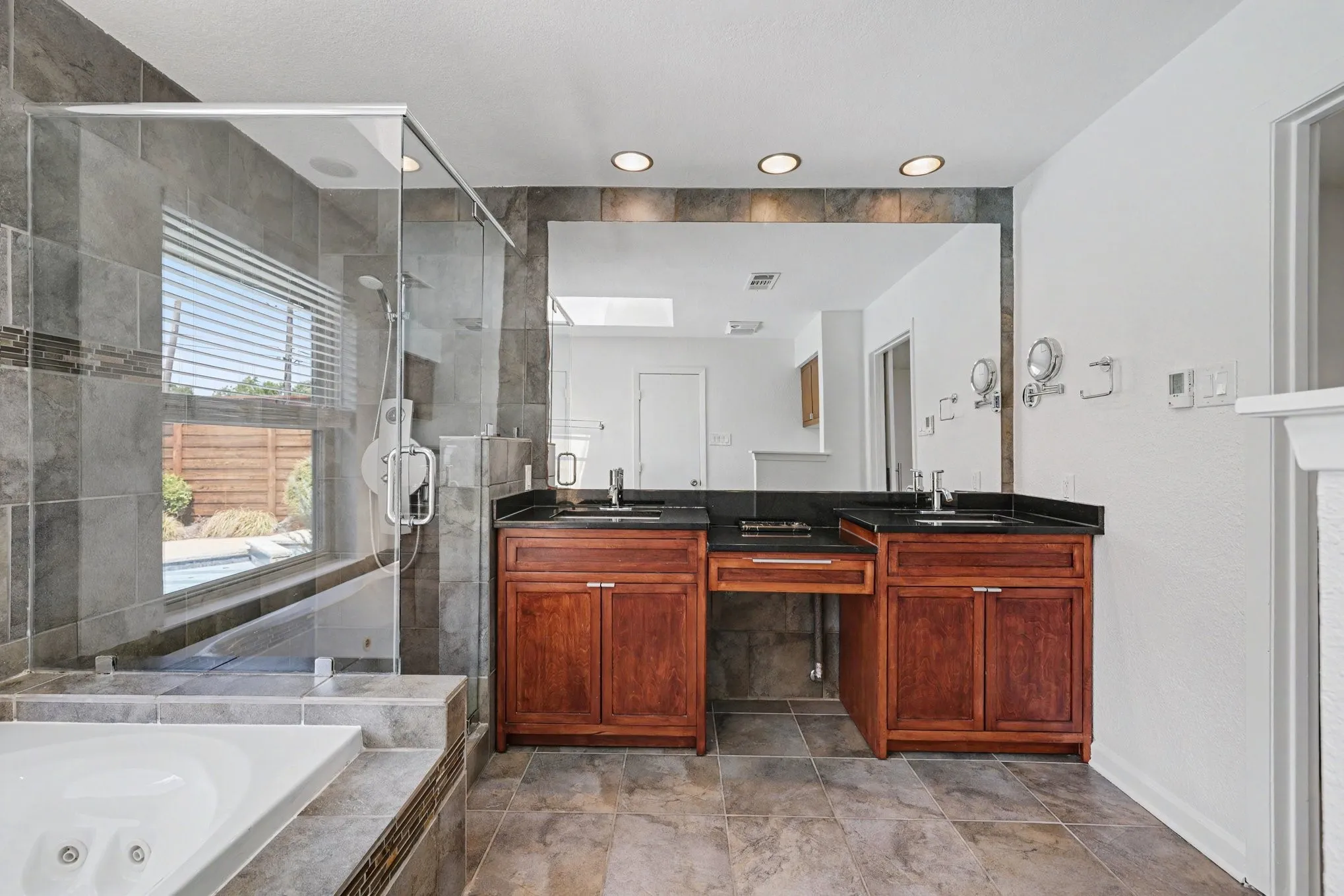 Single Family Residence For Sale in Dallas County , 13126 Fall Manor Drive, Dallas, Texas 75243, 3 Bedroom, 3 Bathroom, 2 Garage spaces, 2,468 Sqft, built in 1979, mls#21380379, Real Estate Agent in Dallas, Homes For Sale in Dallas county, Homes For Sale in Dallas, Realtor in Dallas Texas, Real Estate Brokerage Independent Realty Texas, Luminita Cordes Realtor