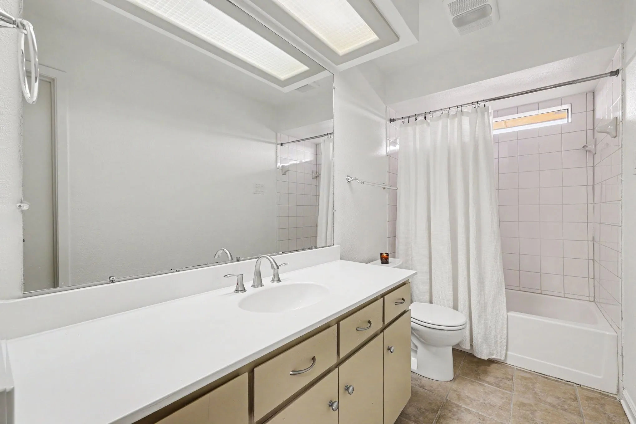 Single Family Residence For Sale in Dallas County , 13126 Fall Manor Drive, Dallas, Texas 75243, 3 Bedroom, 3 Bathroom, 2 Garage spaces, 2,468 Sqft, built in 1979, mls#21380379, Real Estate Agent in Dallas, Homes For Sale in Dallas county, Homes For Sale in Dallas, Realtor in Dallas Texas, Real Estate Brokerage Independent Realty Texas, Luminita Cordes Realtor