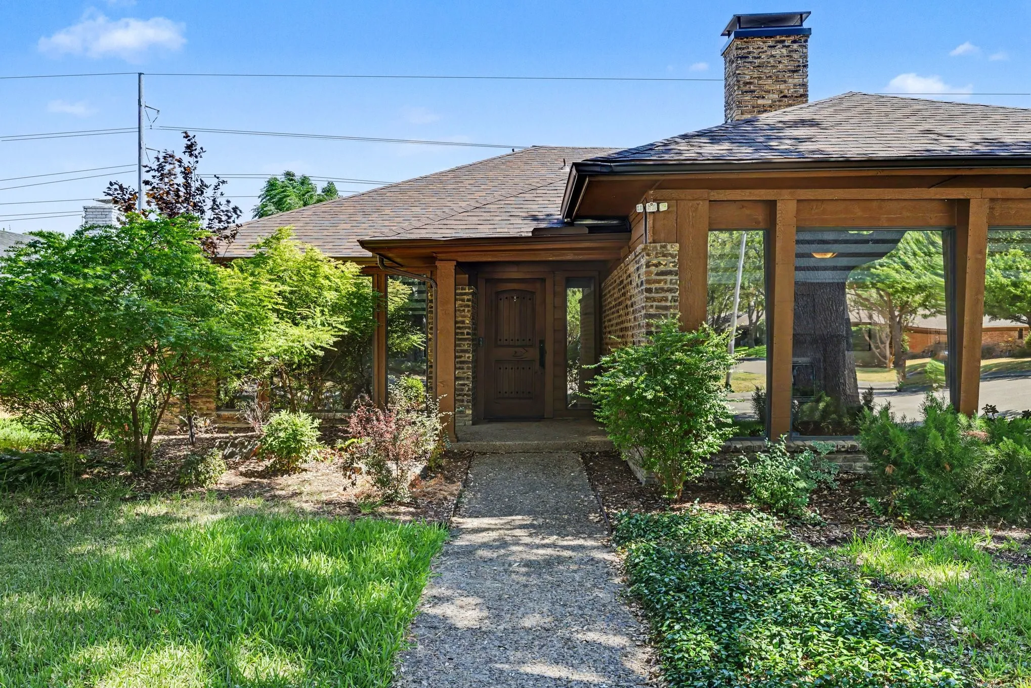Single Family Residence For Sale in Dallas County , 13126 Fall Manor Drive, Dallas, Texas 75243, 3 Bedroom, 3 Bathroom, 2 Garage spaces, 2,468 Sqft, built in 1979, mls#21380379, Real Estate Agent in Dallas, Homes For Sale in Dallas county, Homes For Sale in Dallas, Realtor in Dallas Texas, Real Estate Brokerage Independent Realty Texas, Luminita Cordes Realtor