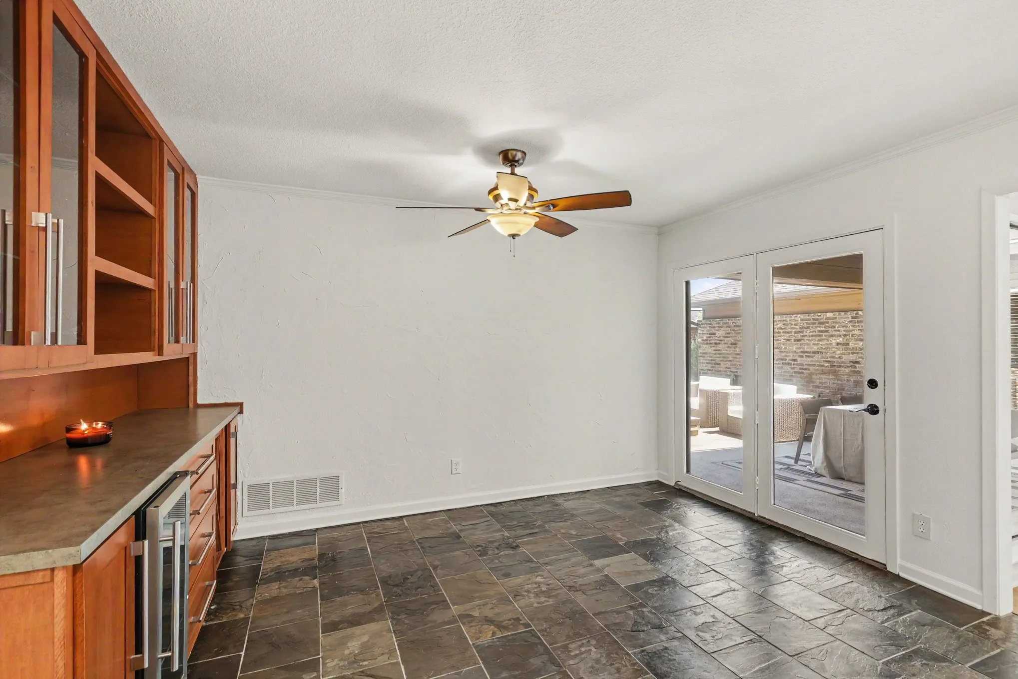Single Family Residence For Sale in Dallas County , 13126 Fall Manor Drive, Dallas, Texas 75243, 3 Bedroom, 3 Bathroom, 2 Garage spaces, 2,468 Sqft, built in 1979, mls#21380379, Real Estate Agent in Dallas, Homes For Sale in Dallas county, Homes For Sale in Dallas, Realtor in Dallas Texas, Real Estate Brokerage Independent Realty Texas, Luminita Cordes Realtor