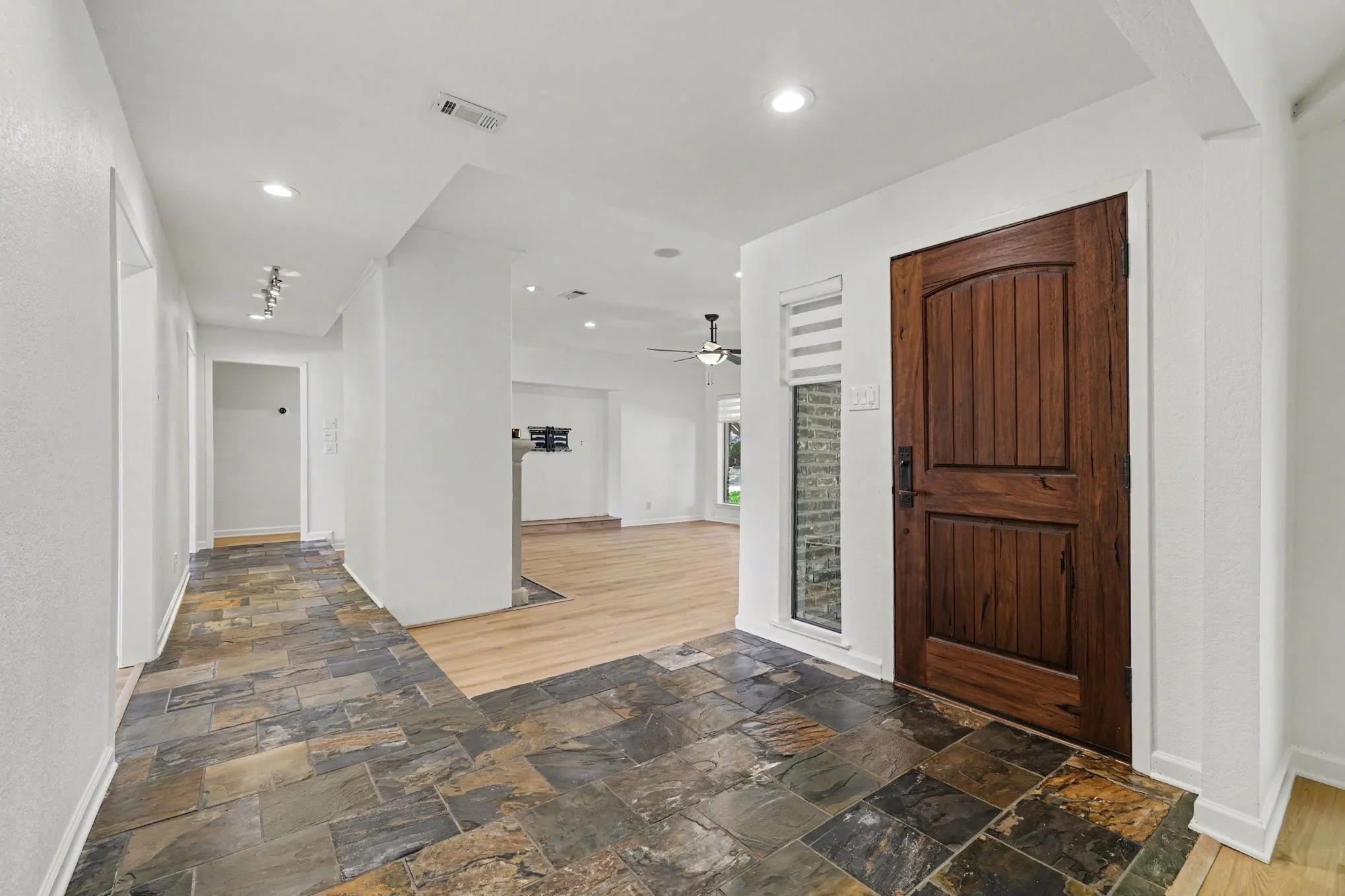 Single Family Residence For Sale in Dallas County , 13126 Fall Manor Drive, Dallas, Texas 75243, 3 Bedroom, 3 Bathroom, 2 Garage spaces, 2,468 Sqft, built in 1979, mls#21380379, Real Estate Agent in Dallas, Homes For Sale in Dallas county, Homes For Sale in Dallas, Realtor in Dallas Texas, Real Estate Brokerage Independent Realty Texas, Luminita Cordes Realtor