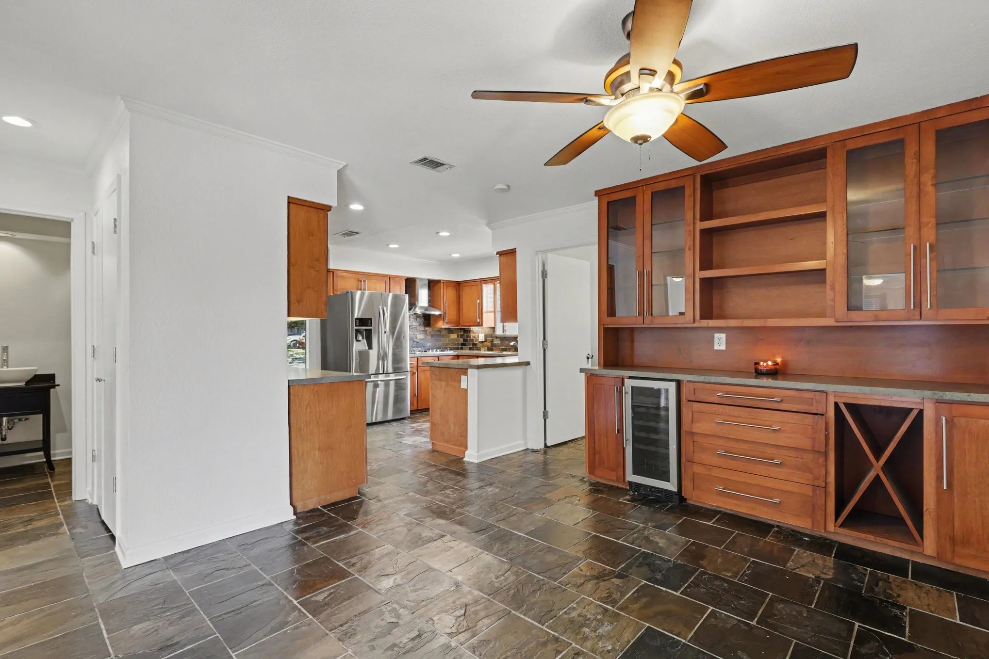 Single Family Residence For Sale in Dallas County , 13126 Fall Manor Drive, Dallas, Texas 75243, 3 Bedroom, 3 Bathroom, 2 Garage spaces, 2,468 Sqft, built in 1979, mls#21380379, Real Estate Agent in Dallas, Homes For Sale in Dallas county, Homes For Sale in Dallas, Realtor in Dallas Texas, Real Estate Brokerage Independent Realty Texas, Luminita Cordes Realtor