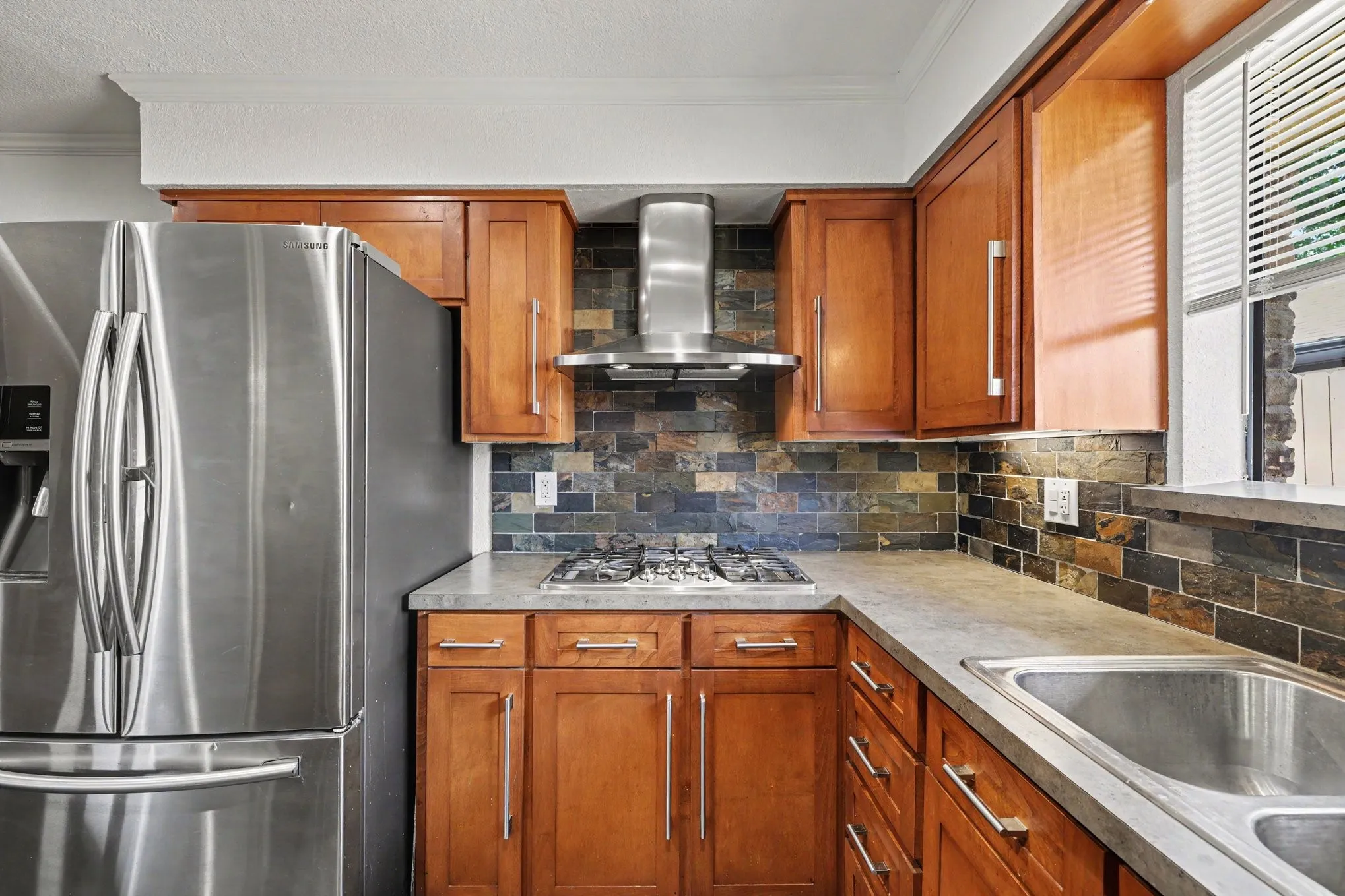 Single Family Residence For Sale in Dallas County , 13126 Fall Manor Drive, Dallas, Texas 75243, 3 Bedroom, 3 Bathroom, 2 Garage spaces, 2,468 Sqft, built in 1979, mls#21380379, Real Estate Agent in Dallas, Homes For Sale in Dallas county, Homes For Sale in Dallas, Realtor in Dallas Texas, Real Estate Brokerage Independent Realty Texas, Luminita Cordes Realtor