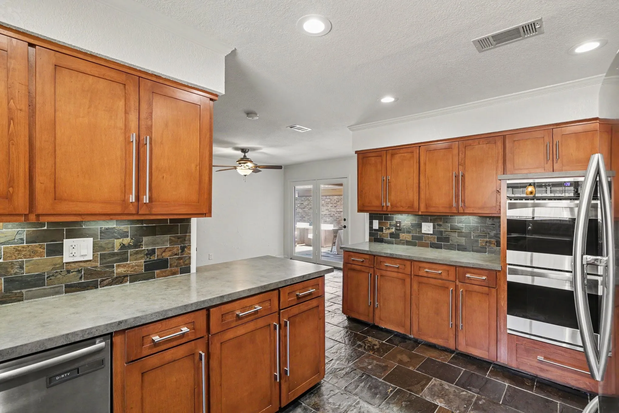 Single Family Residence For Sale in Dallas County , 13126 Fall Manor Drive, Dallas, Texas 75243, 3 Bedroom, 3 Bathroom, 2 Garage spaces, 2,468 Sqft, built in 1979, mls#21380379, Real Estate Agent in Dallas, Homes For Sale in Dallas county, Homes For Sale in Dallas, Realtor in Dallas Texas, Real Estate Brokerage Independent Realty Texas, Luminita Cordes Realtor